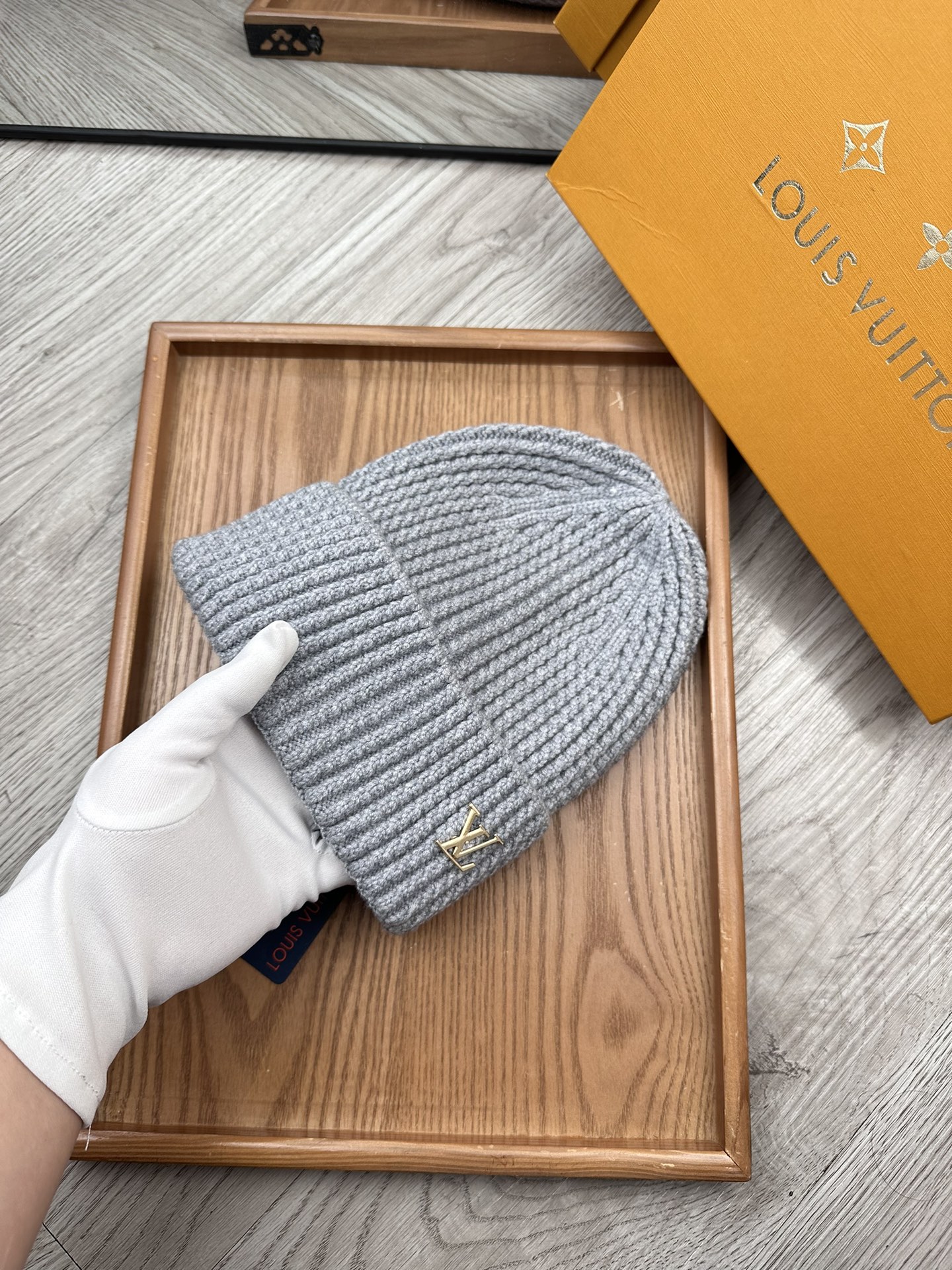 。L家。福利！！新款上架，特别实惠的一个系列帽子，面料：毛线。密度紧致！毛线针织面料手感舒适透气性好！款