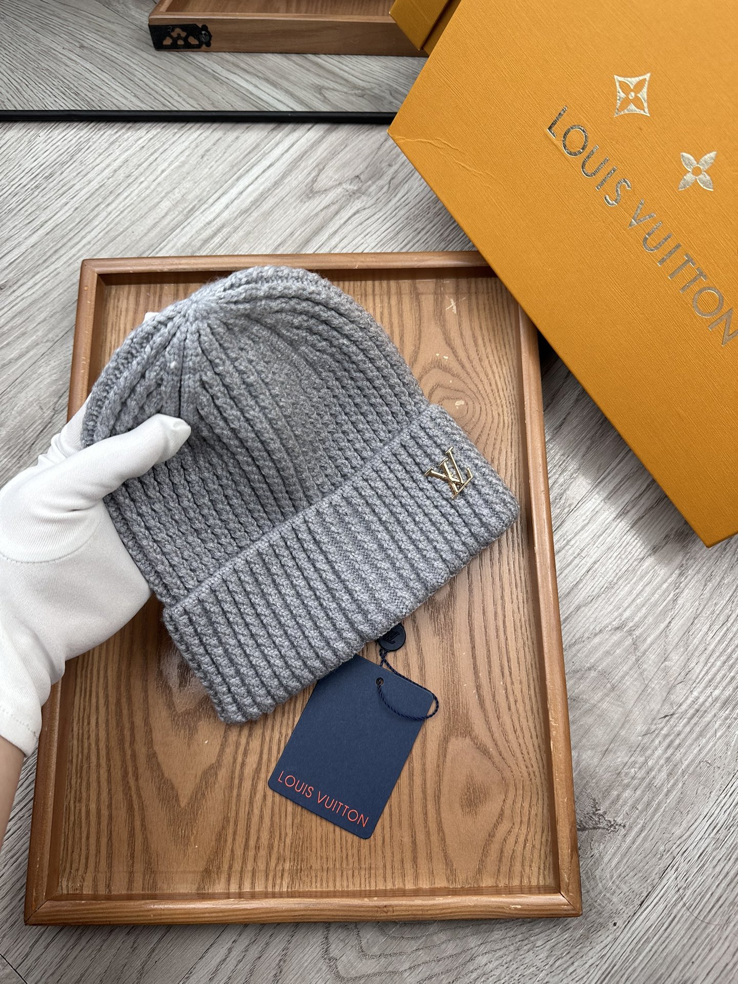 。L家。福利！！新款上架，特别实惠的一个系列帽子，面料：毛线。密度紧致！毛线针织面料手感舒适透气性好！款