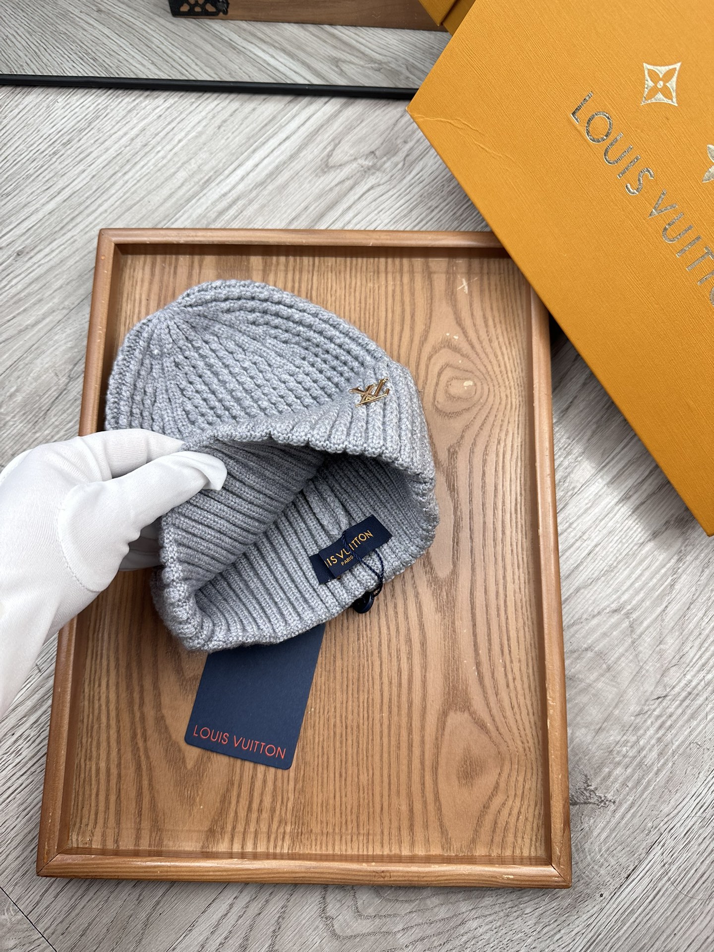 。L家。福利！！新款上架，特别实惠的一个系列帽子，面料：毛线。密度紧致！毛线针织面料手感舒适透气性好！款