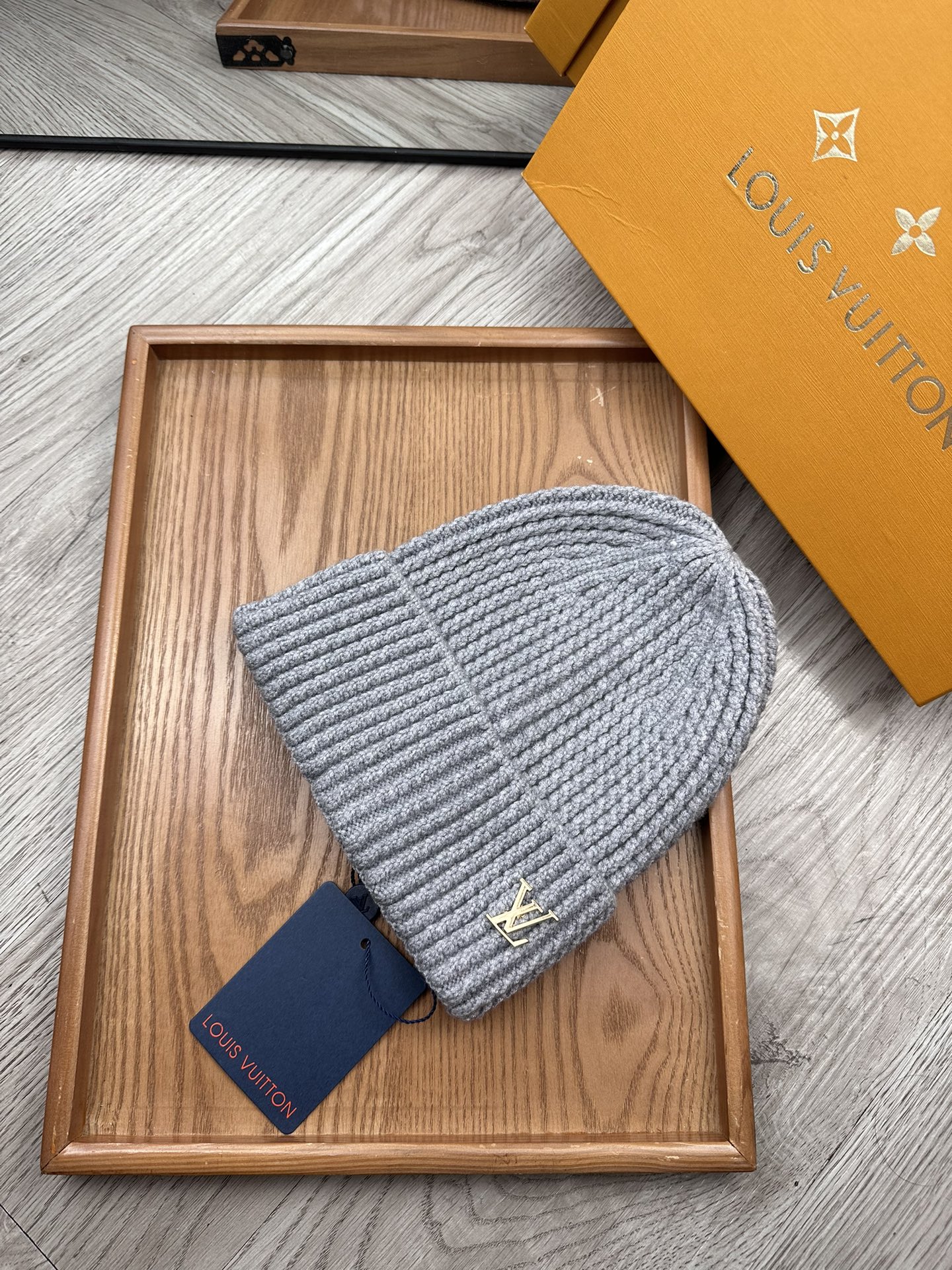 。L家。福利！！新款上架，特别实惠的一个系列帽子，面料：毛线。密度紧致！毛线针织面料手感舒适透气性好！款