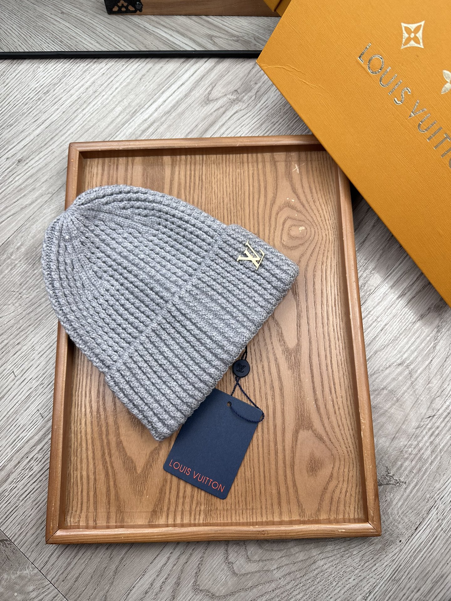 。L家。福利！！新款上架，特别实惠的一个系列帽子，面料：毛线。密度紧致！毛线针织面料手感舒适透气性好！款