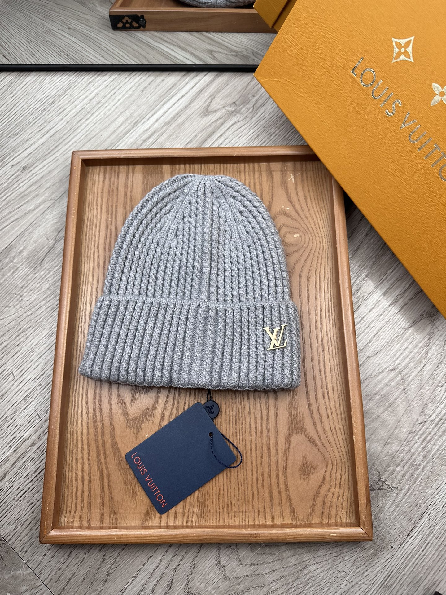 。L家。福利！！新款上架，特别实惠的一个系列帽子，面料：毛线。密度紧致！毛线针织面料手感舒适透气性好！款