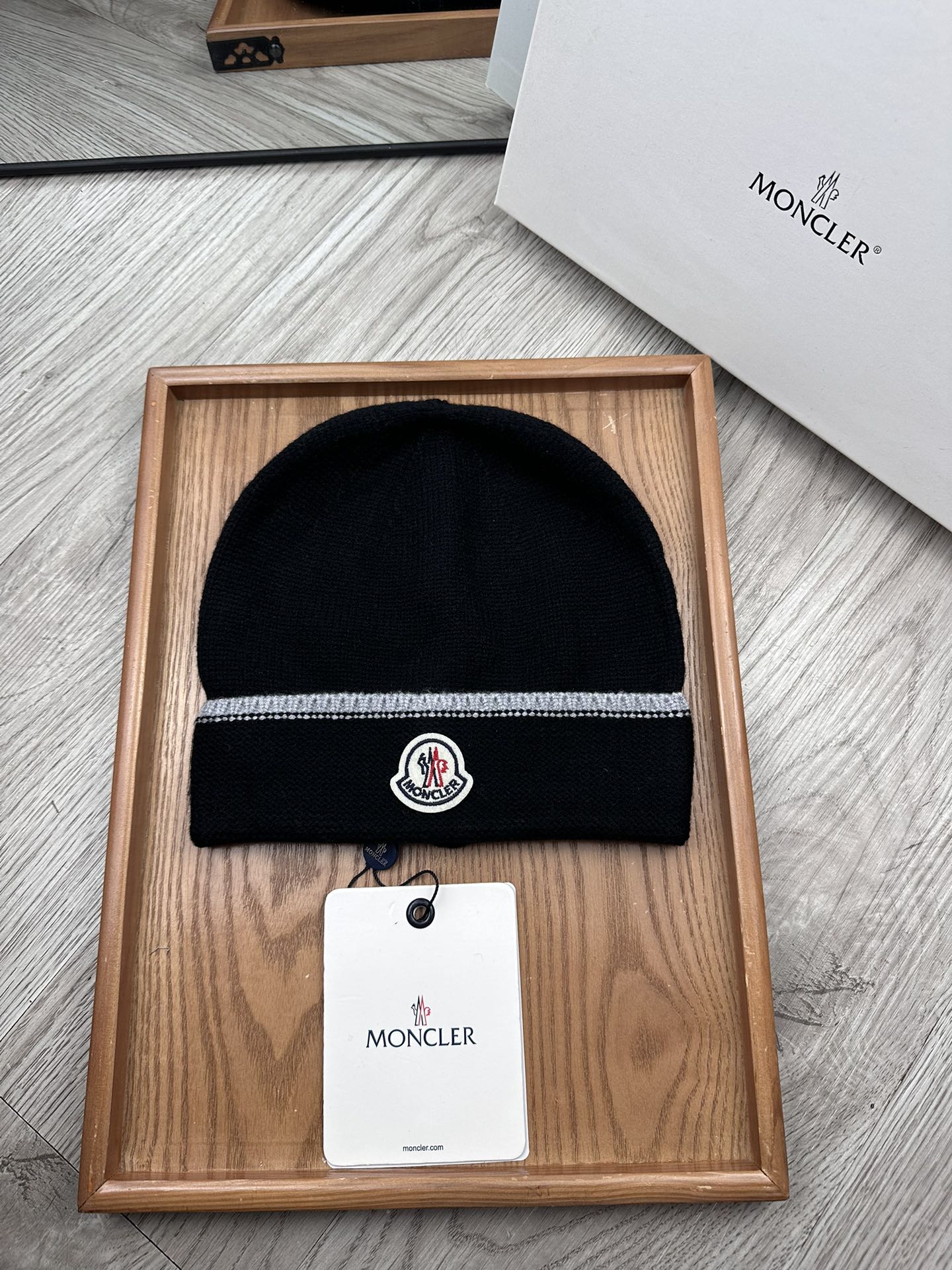 。蒙口。福利！！新款上架，特别实惠的一个系列帽子，面料：毛线。密度紧致！毛线针织面料手感舒适透气性好！款