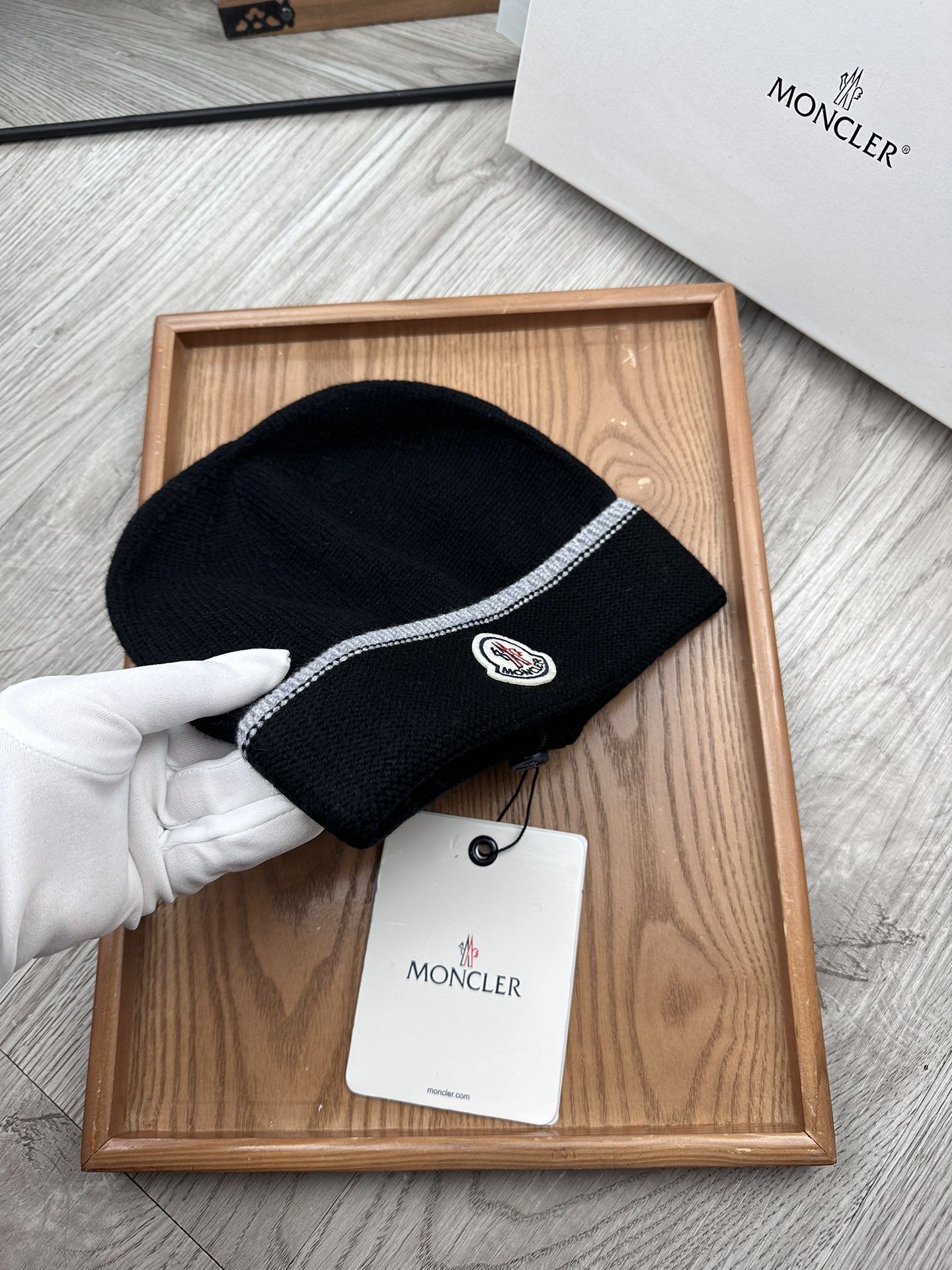 。蒙口。福利！！新款上架，特别实惠的一个系列帽子，面料：毛线。密度紧致！毛线针织面料手感舒适透气性好！款