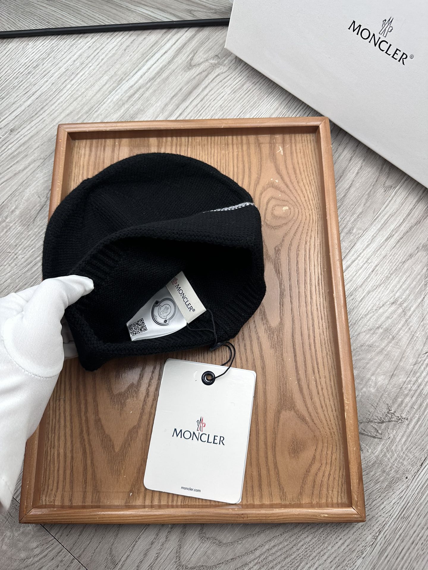 。蒙口。福利！！新款上架，特别实惠的一个系列帽子，面料：毛线。密度紧致！毛线针织面料手感舒适透气性好！款