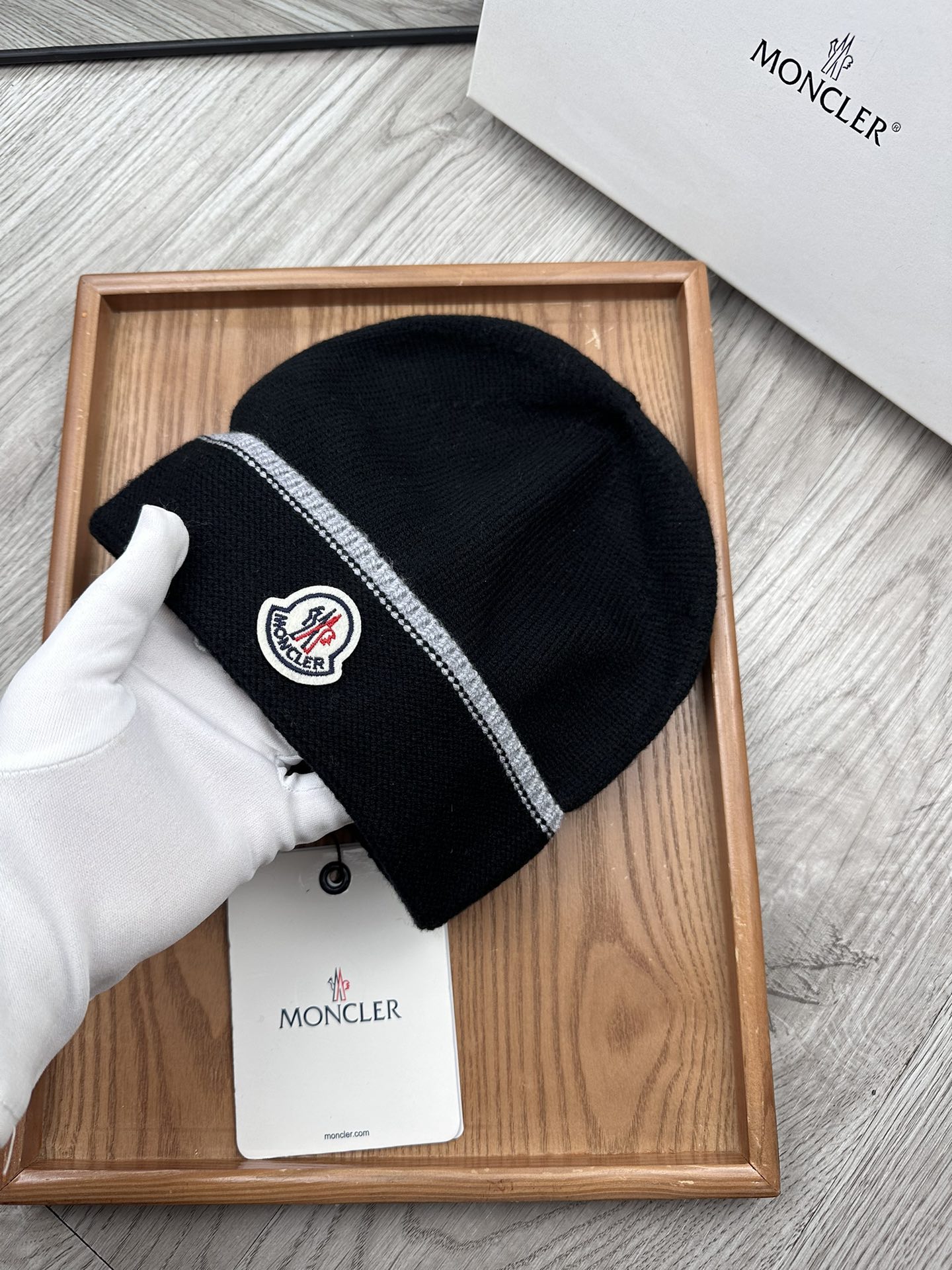 。蒙口。福利！！新款上架，特别实惠的一个系列帽子，面料：毛线。密度紧致！毛线针织面料手感舒适透气性好！款