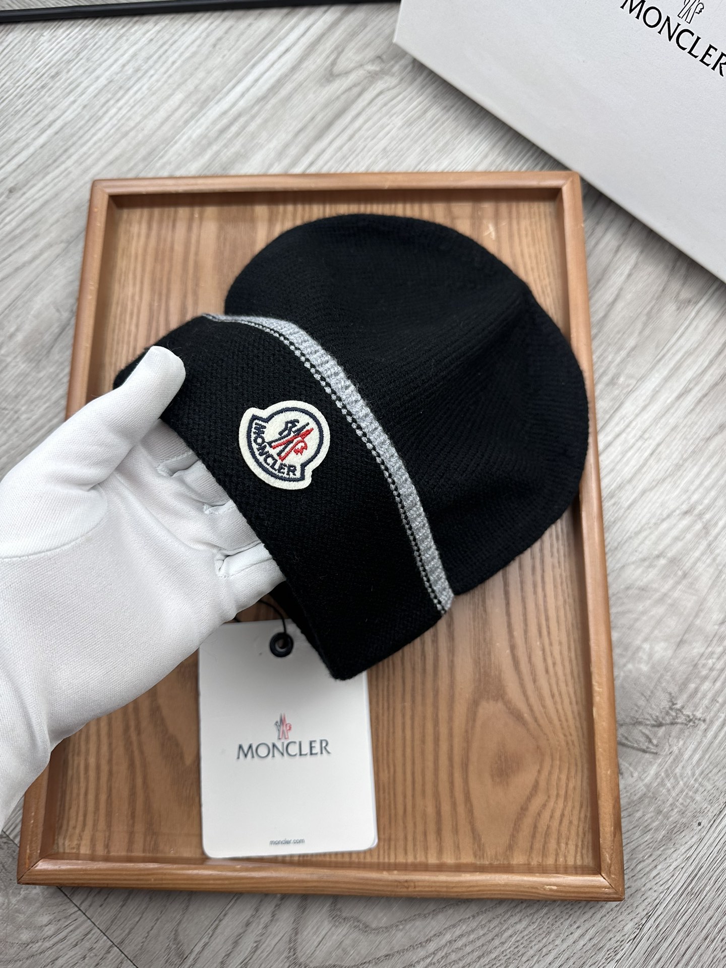 。蒙口。福利！！新款上架，特别实惠的一个系列帽子，面料：毛线。密度紧致！毛线针织面料手感舒适透气性好！款