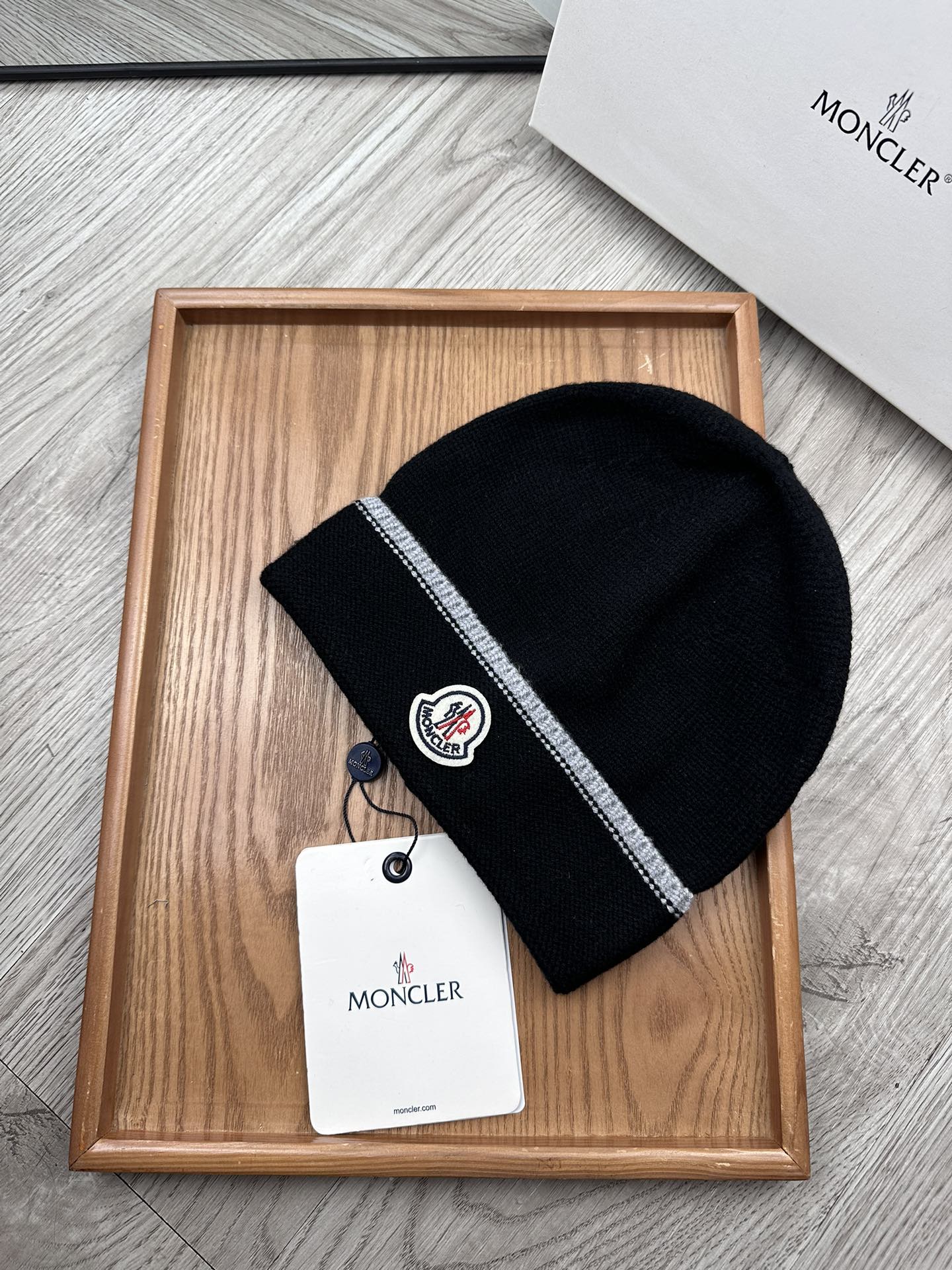 。蒙口。福利！！新款上架，特别实惠的一个系列帽子，面料：毛线。密度紧致！毛线针织面料手感舒适透气性好！款