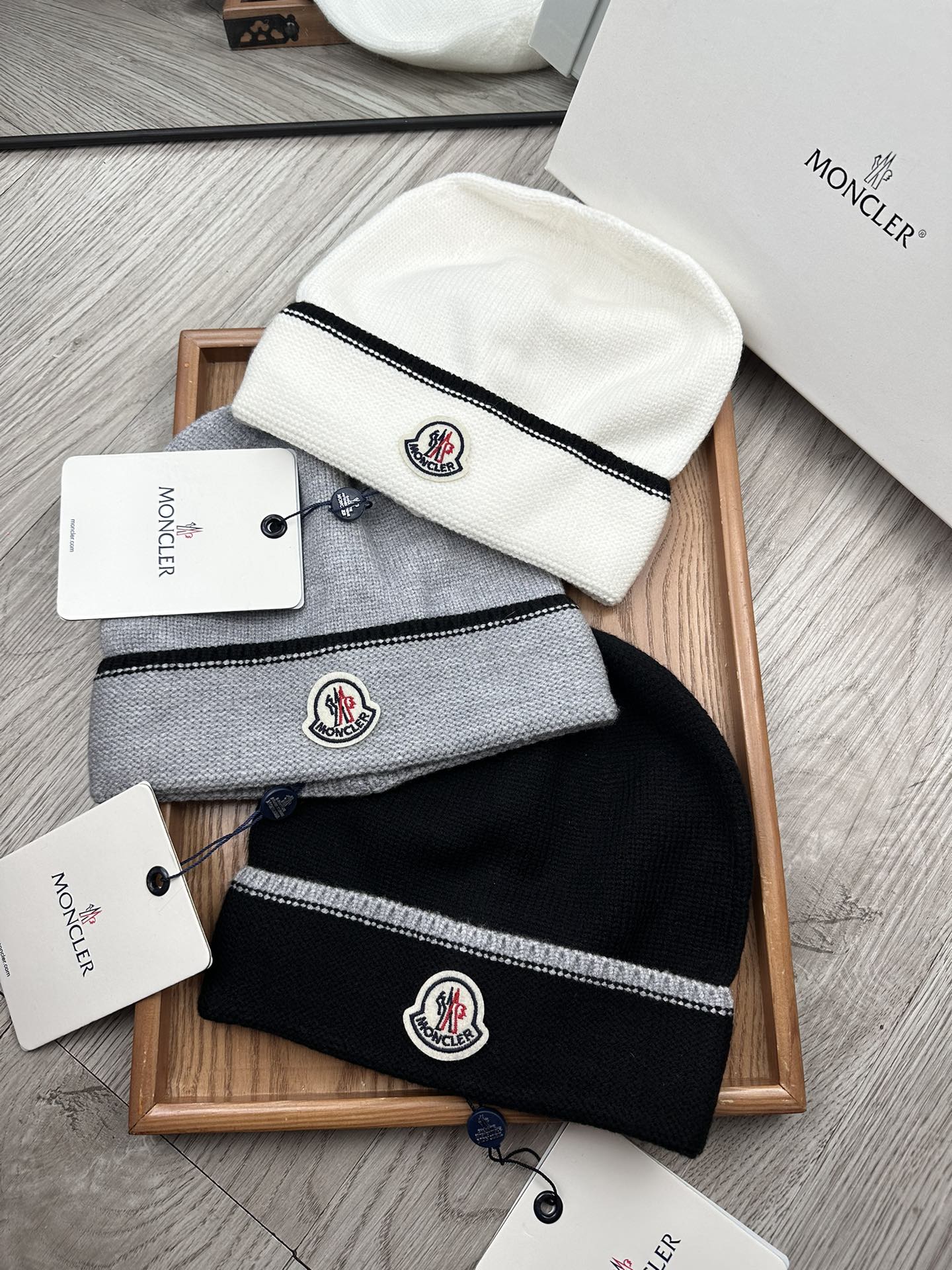 。蒙口。福利！！新款上架，特别实惠的一个系列帽子，面料：毛线。密度紧致！毛线针织面料手感舒适透气性好！款