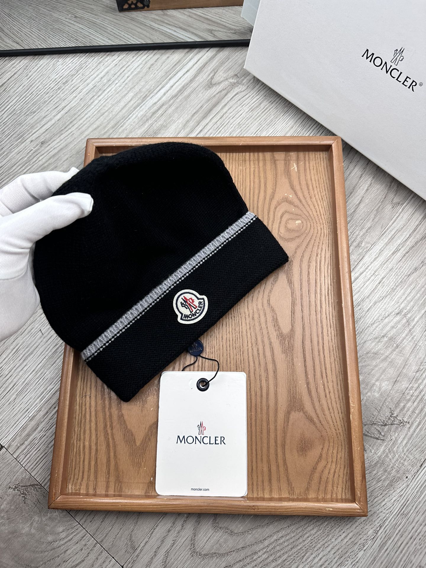 。蒙口。福利！！新款上架，特别实惠的一个系列帽子，面料：毛线。密度紧致！毛线针织面料手感舒适透气性好！款