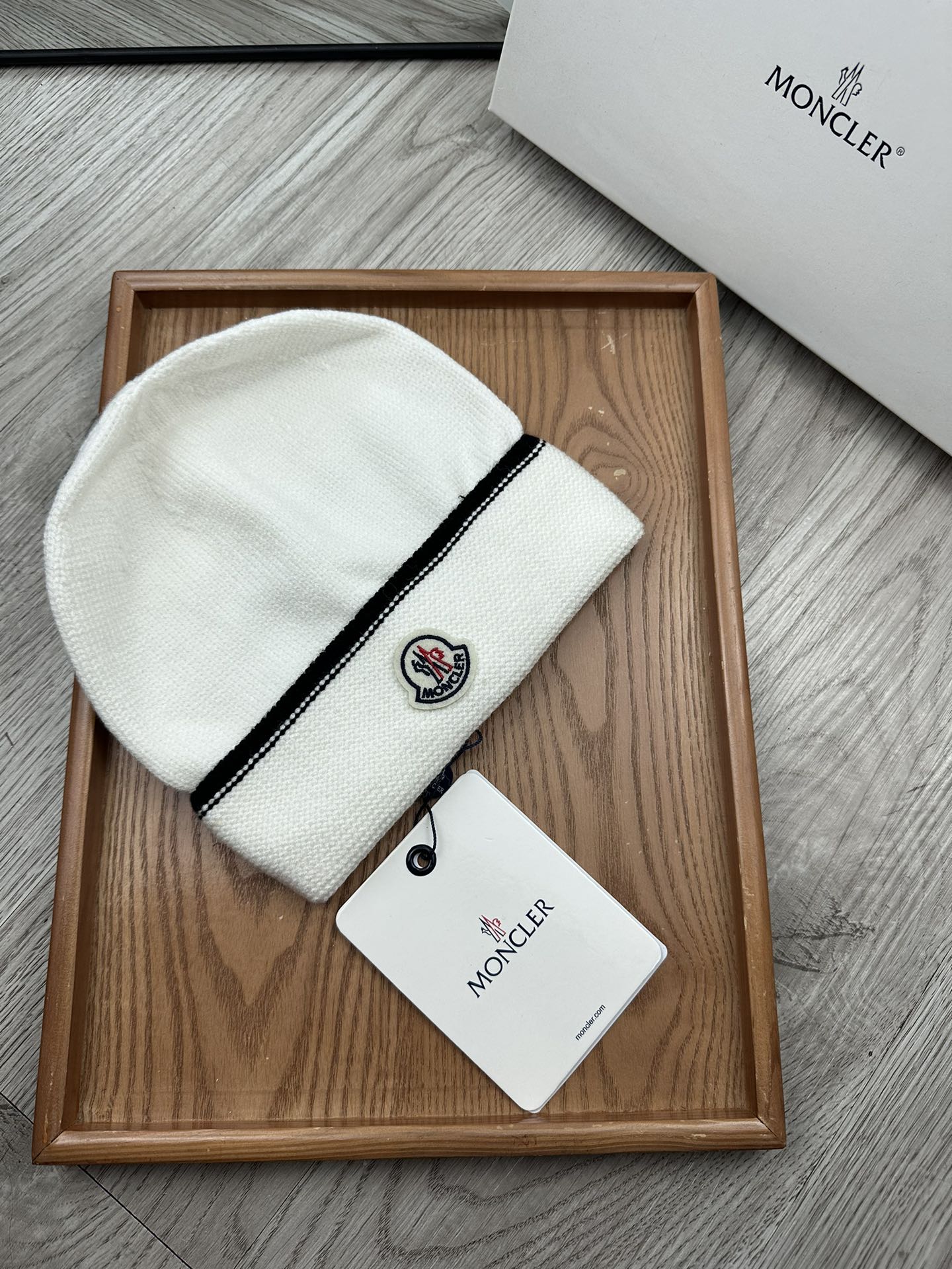 。蒙口。福利！！新款上架，特别实惠的一个系列帽子，面料：毛线。密度紧致！毛线针织面料手感舒适透气性好！款