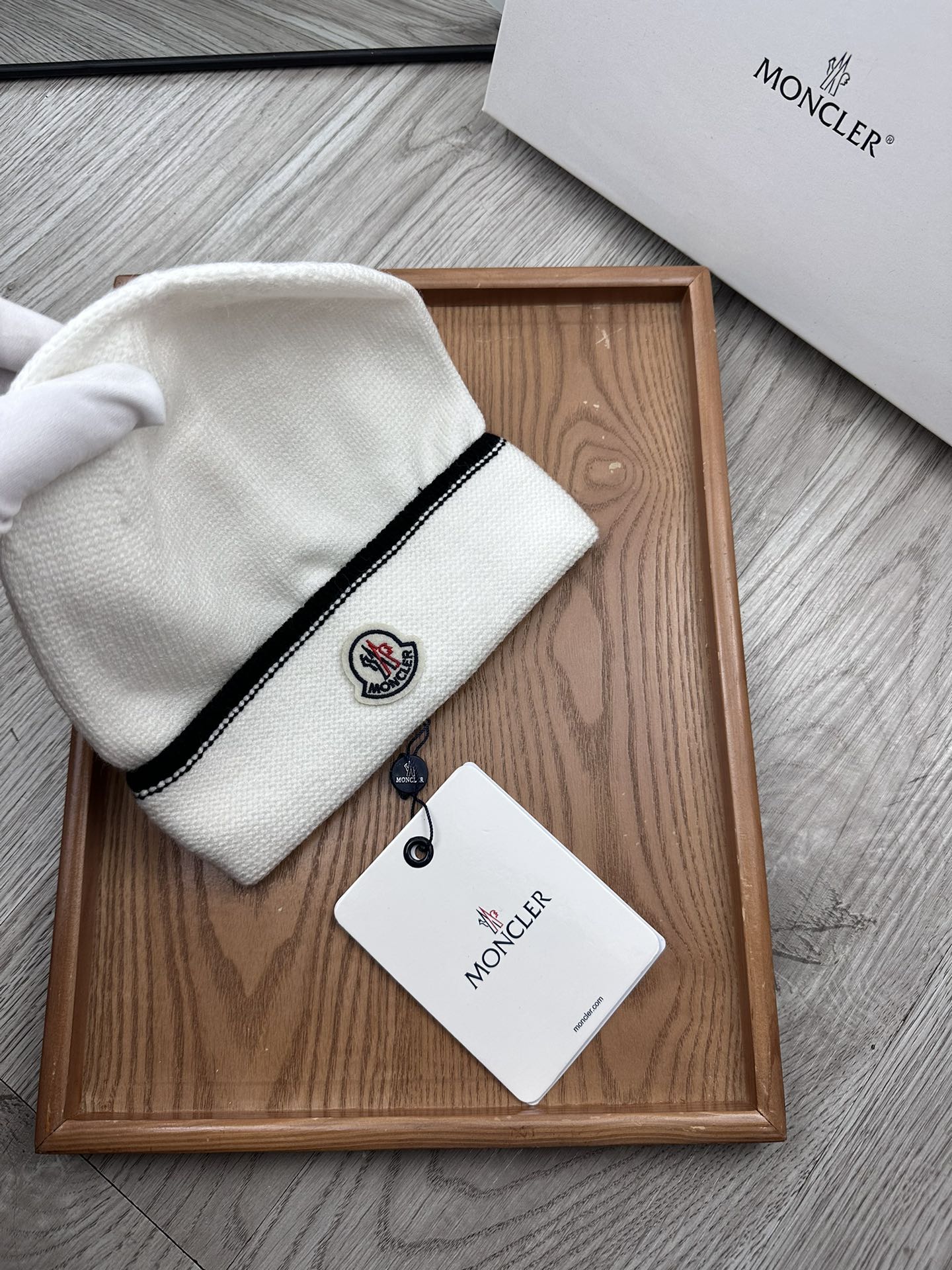 。蒙口。福利！！新款上架，特别实惠的一个系列帽子，面料：毛线。密度紧致！毛线针织面料手感舒适透气性好！款