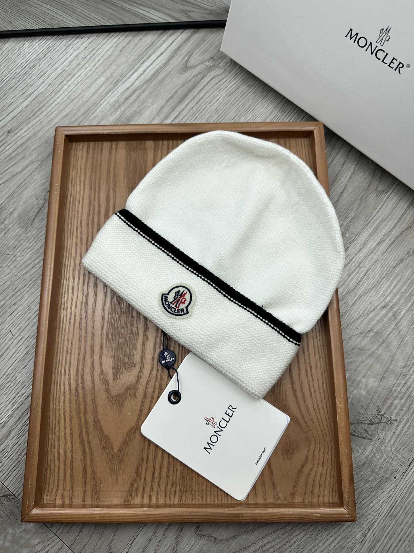 。蒙口。福利！！新款上架，特别实惠的一个系列帽子，面料：毛线。密度紧致！毛线针织面料手感舒适透气性好！款