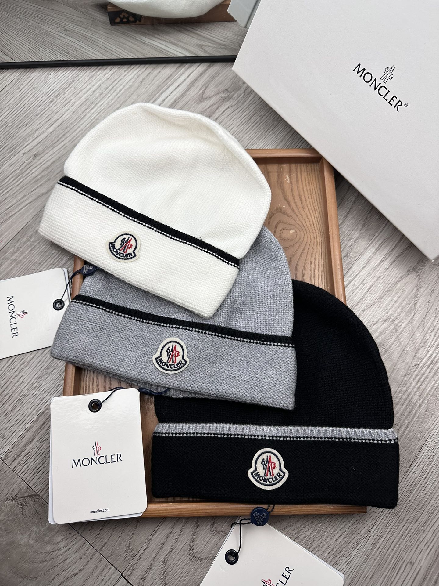 。蒙口。福利！！新款上架，特别实惠的一个系列帽子，面料：毛线。密度紧致！毛线针织面料手感舒适透气性好！款