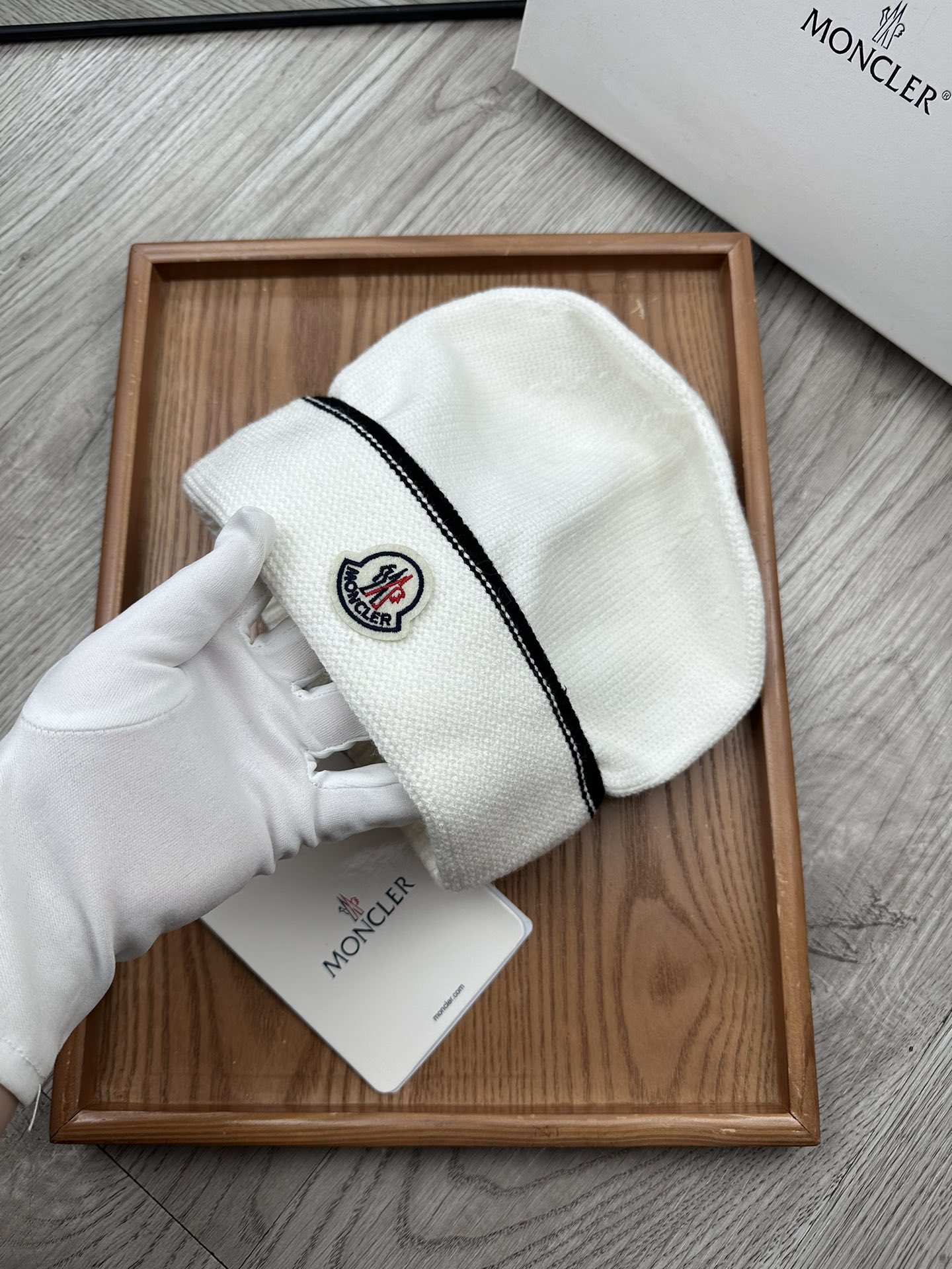 。蒙口。福利！！新款上架，特别实惠的一个系列帽子，面料：毛线。密度紧致！毛线针织面料手感舒适透气性好！款