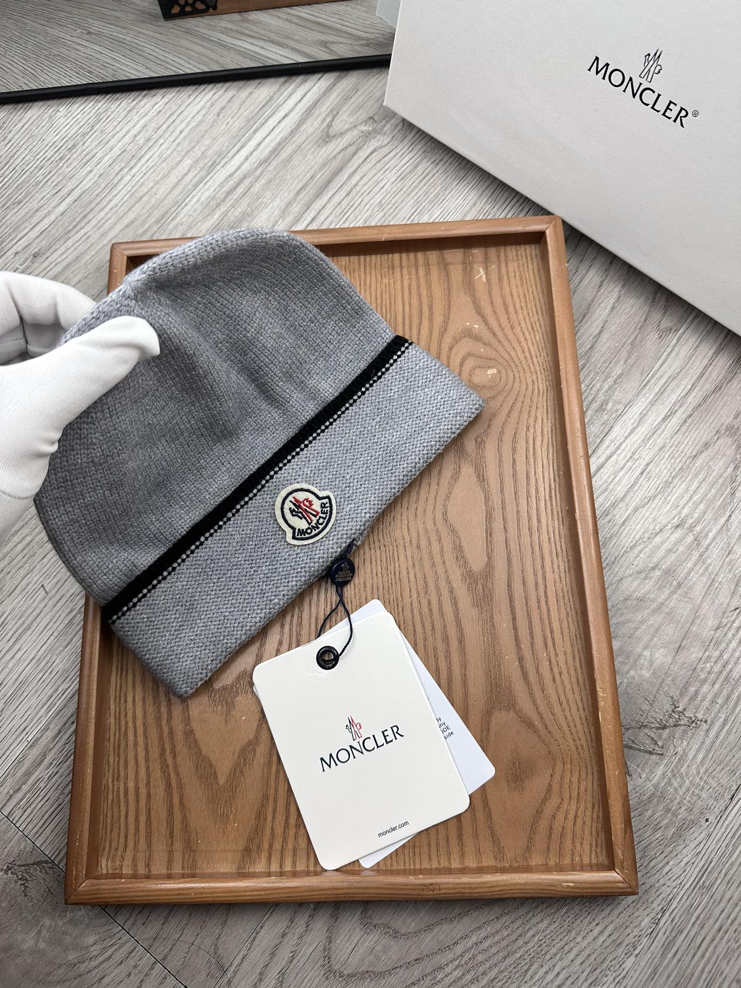 。蒙口。福利！！新款上架，特别实惠的一个系列帽子，面料：毛线。密度紧致！毛线针织面料手感舒适透气性好！款