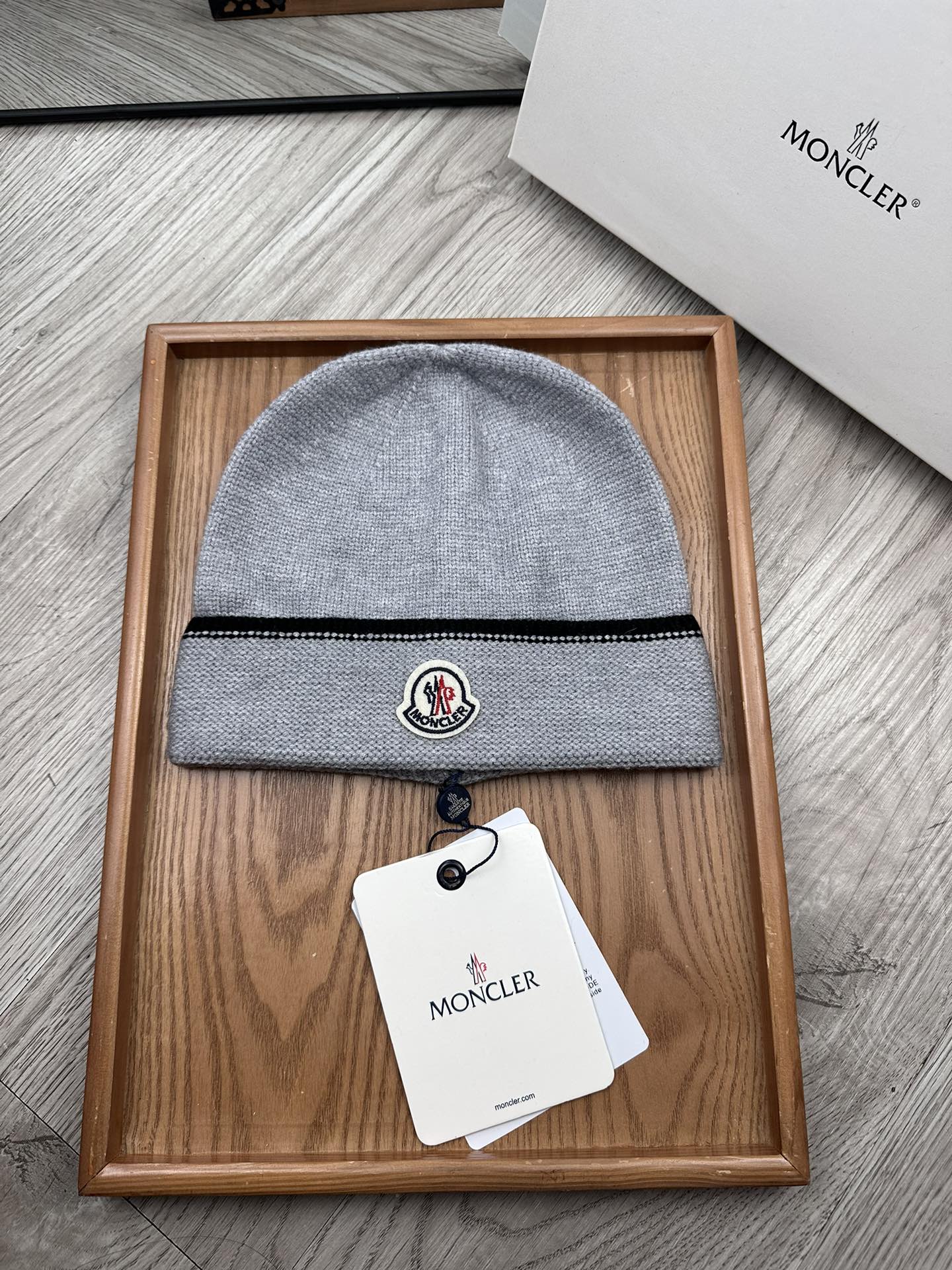 。蒙口。福利！！新款上架，特别实惠的一个系列帽子，面料：毛线。密度紧致！毛线针织面料手感舒适透气性好！款