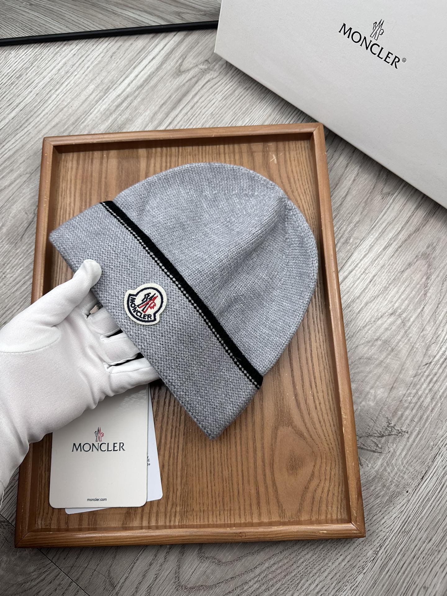 。蒙口。福利！！新款上架，特别实惠的一个系列帽子，面料：毛线。密度紧致！毛线针织面料手感舒适透气性好！款