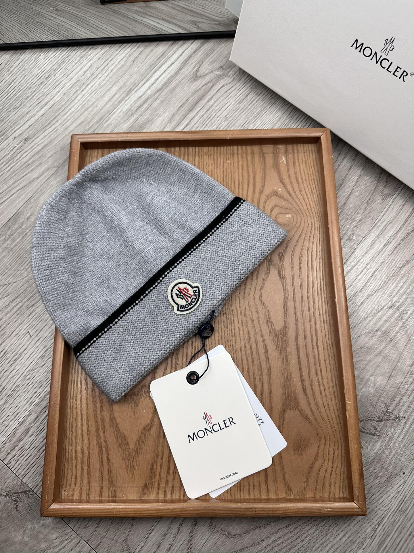 。蒙口。福利！！新款上架，特别实惠的一个系列帽子，面料：毛线。密度紧致！毛线针织面料手感舒适透气性好！款