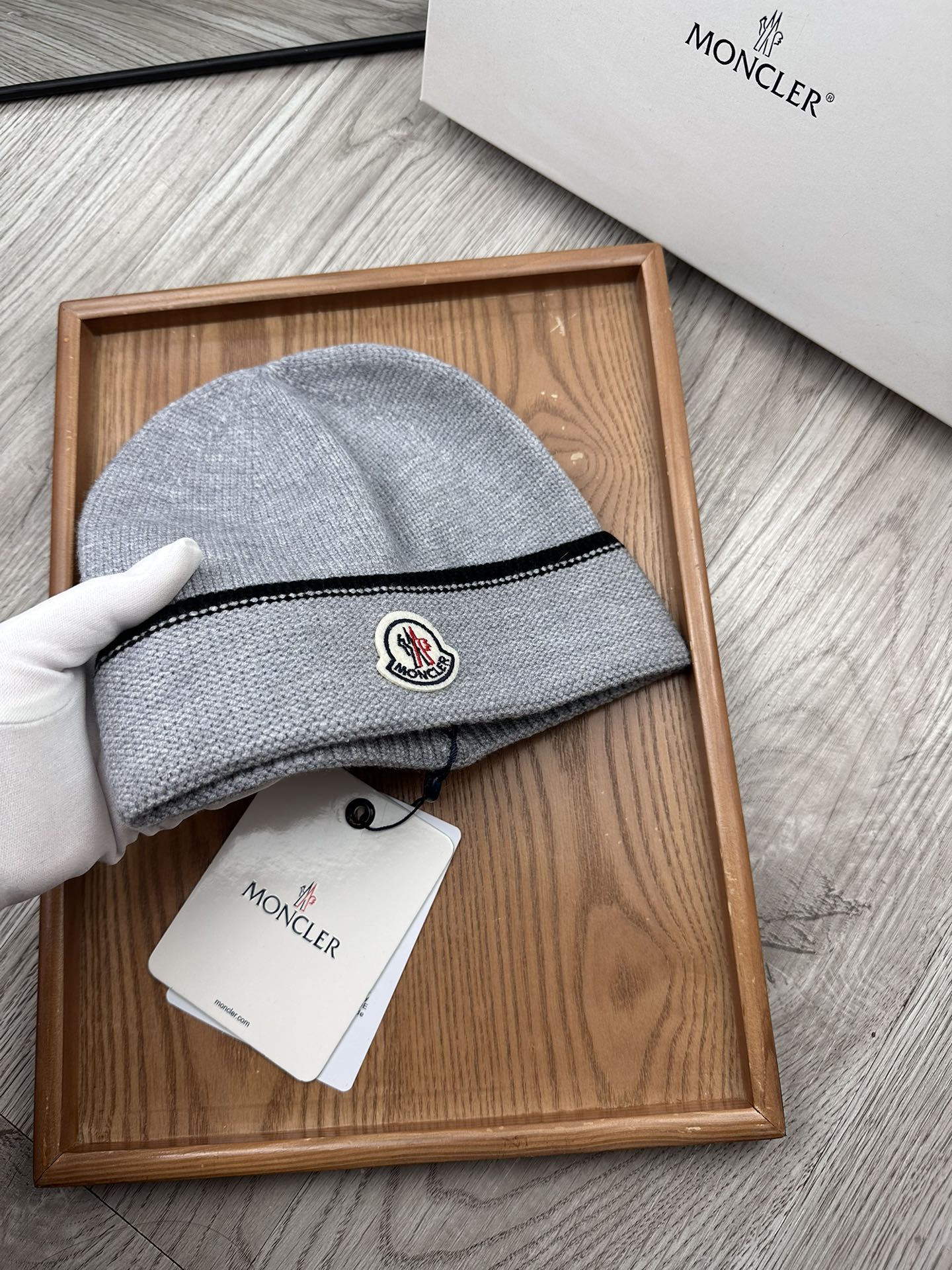 。蒙口。福利！！新款上架，特别实惠的一个系列帽子，面料：毛线。密度紧致！毛线针织面料手感舒适透气性好！款