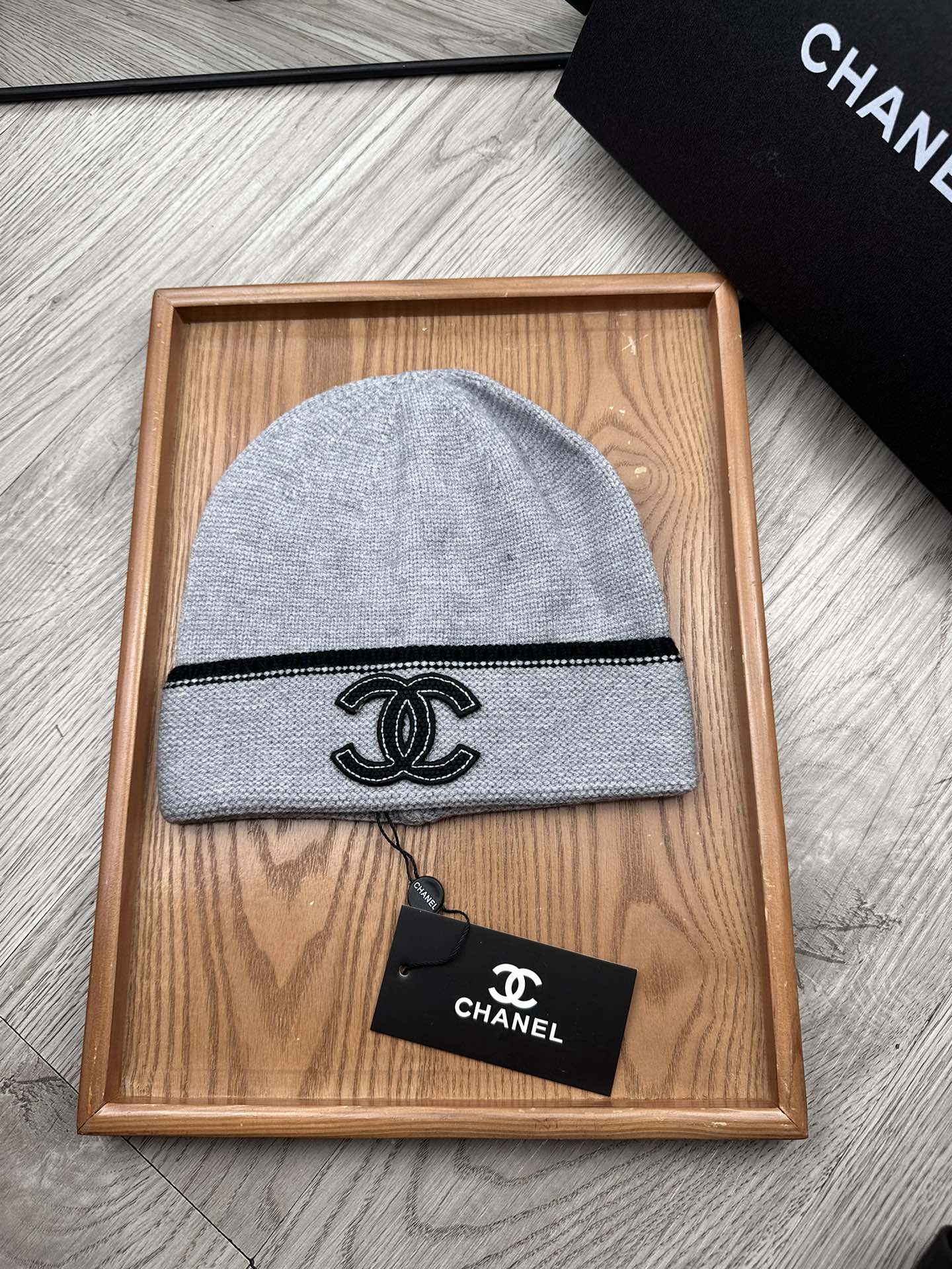 。C家。福利！！新款上架，特别实惠的一个系列帽子，面料：毛线。密度紧致！毛线针织面料手感舒适透气性好！款