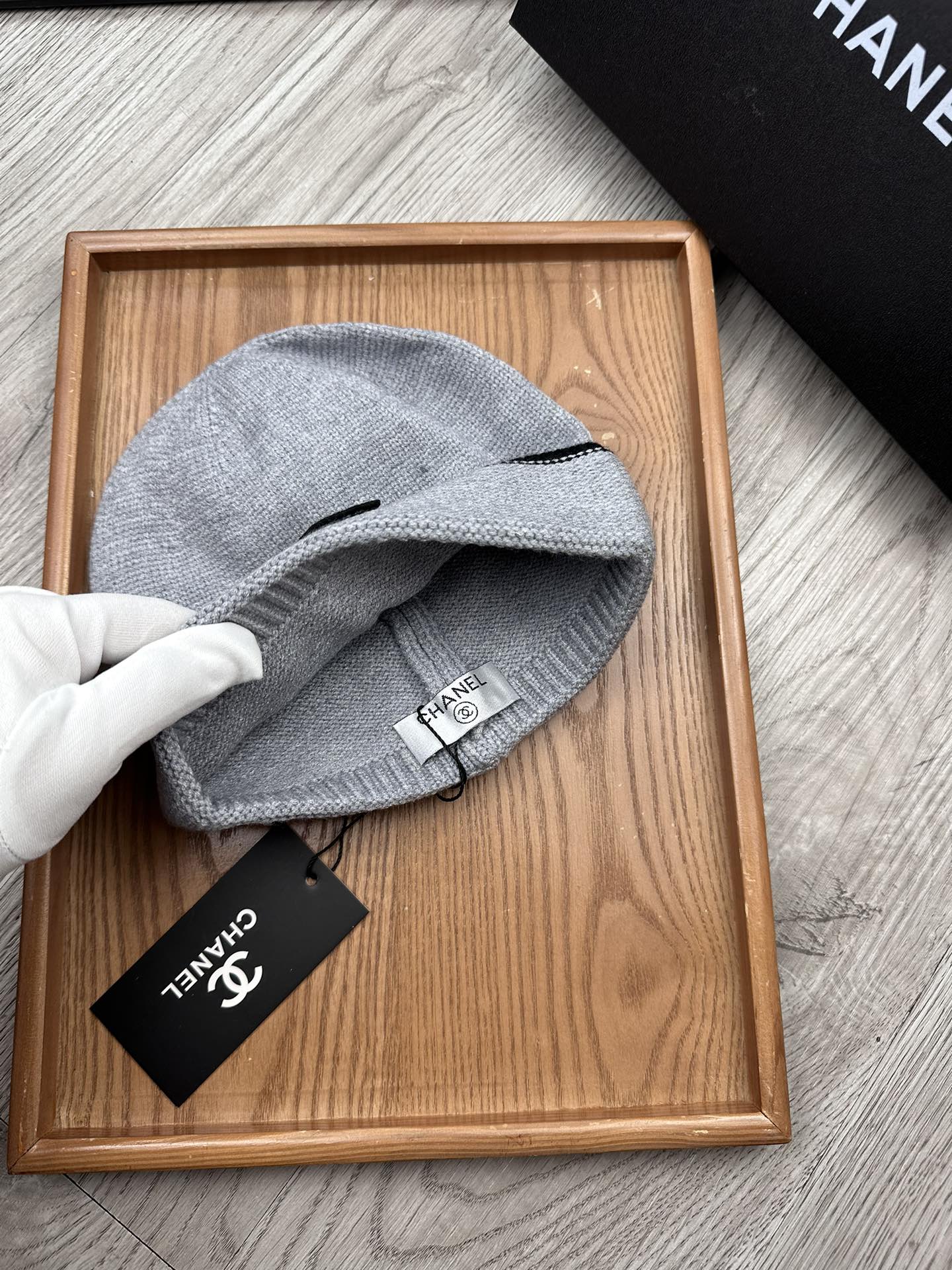 。C家。福利！！新款上架，特别实惠的一个系列帽子，面料：毛线。密度紧致！毛线针织面料手感舒适透气性好！款