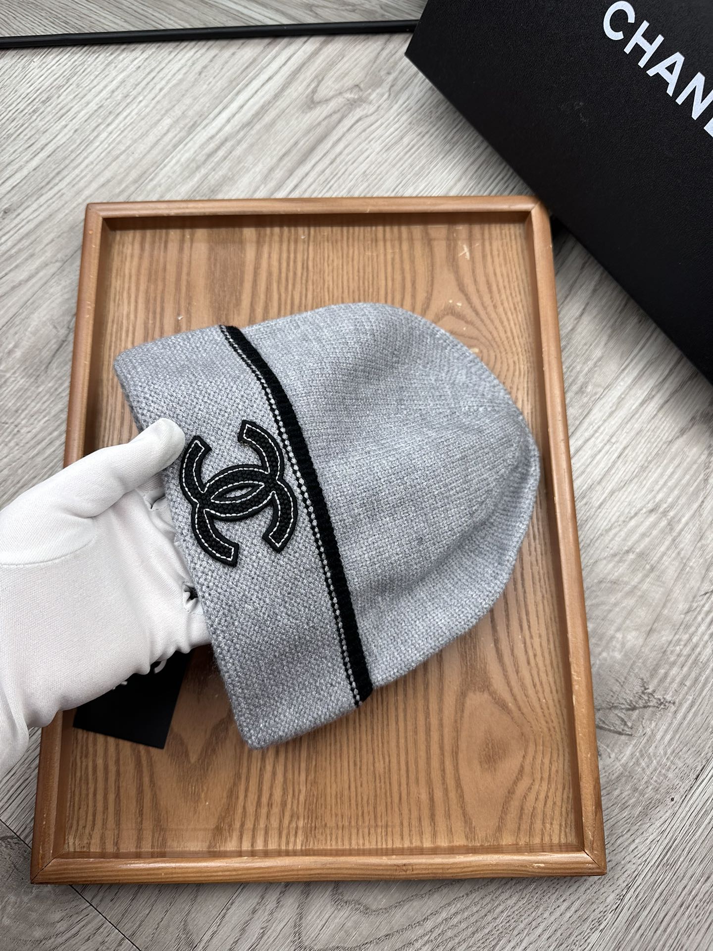 。C家。福利！！新款上架，特别实惠的一个系列帽子，面料：毛线。密度紧致！毛线针织面料手感舒适透气性好！款