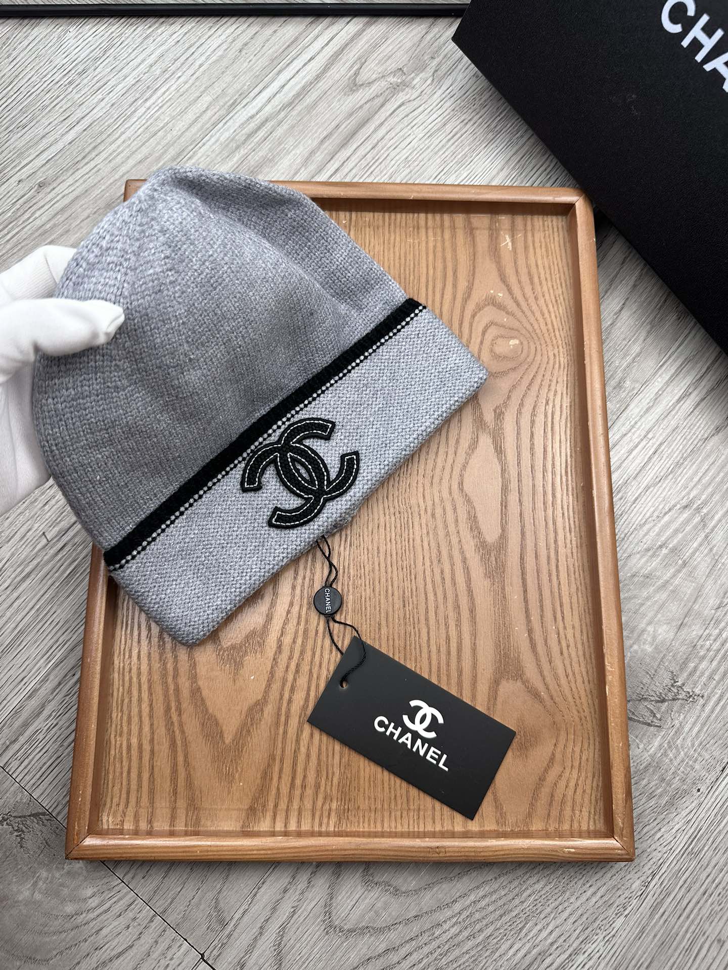 。C家。福利！！新款上架，特别实惠的一个系列帽子，面料：毛线。密度紧致！毛线针织面料手感舒适透气性好！款