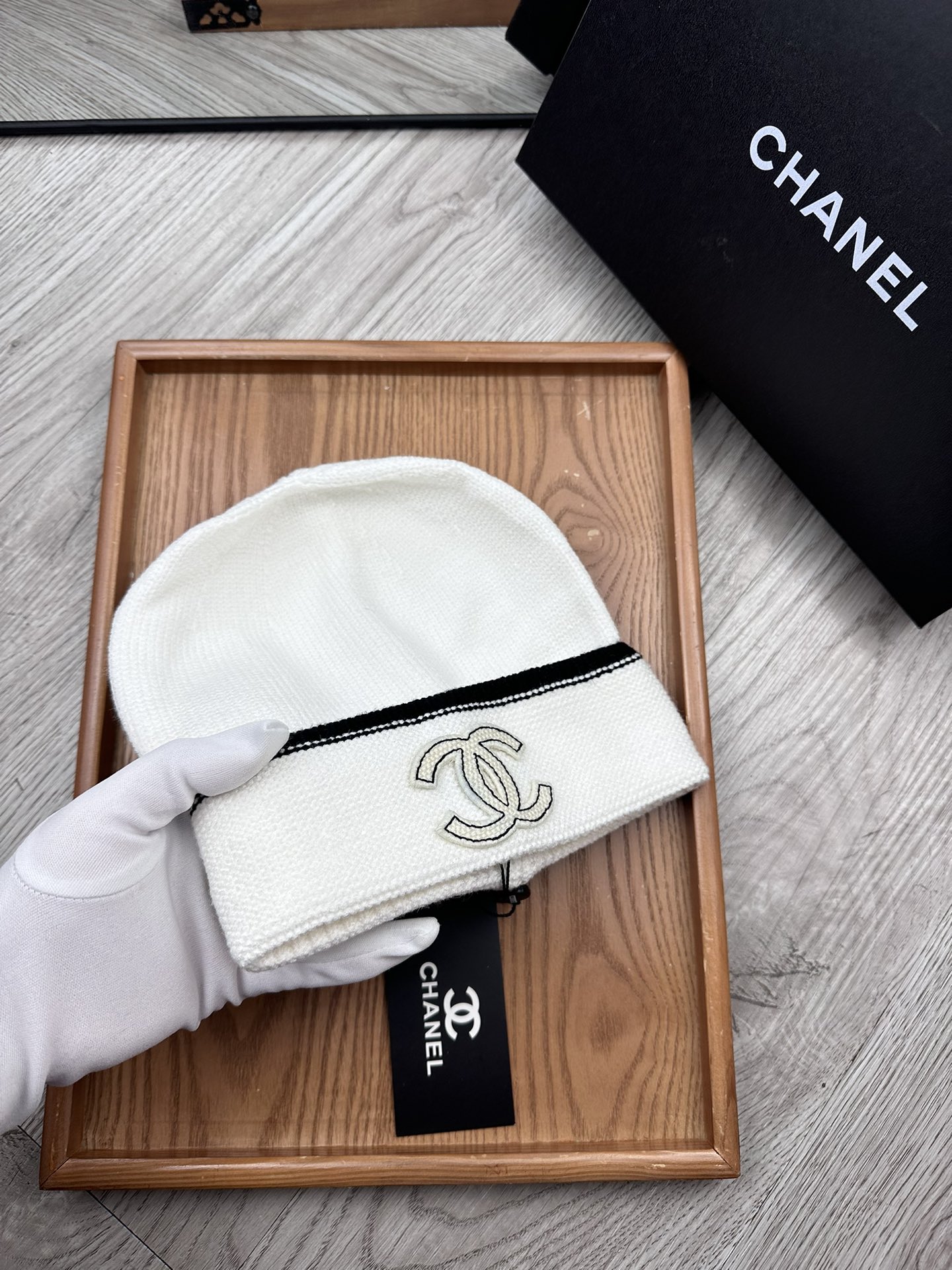 。C家。福利！！新款上架，特别实惠的一个系列帽子，面料：毛线。密度紧致！毛线针织面料手感舒适透气性好！款