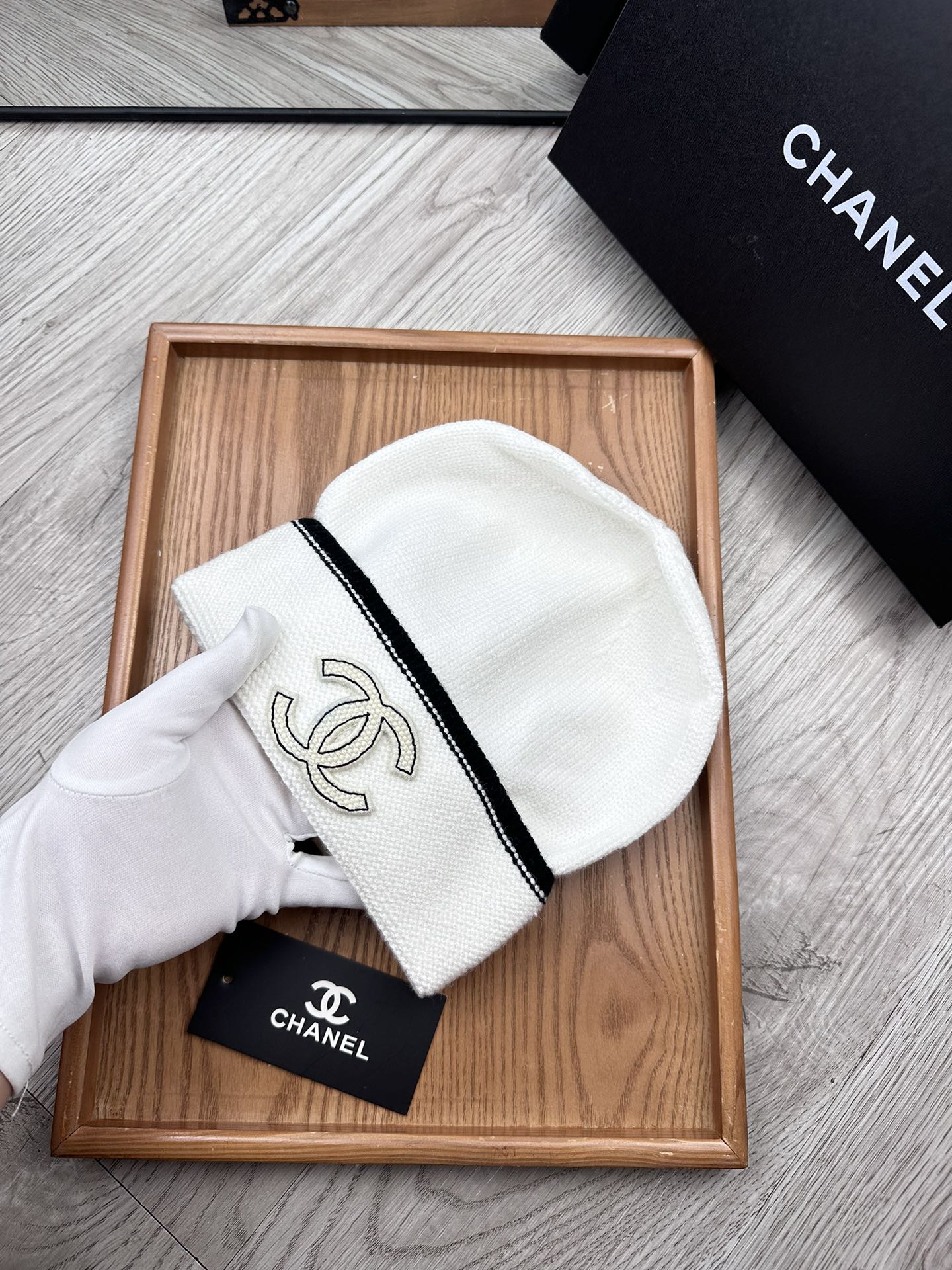 。C家。福利！！新款上架，特别实惠的一个系列帽子，面料：毛线。密度紧致！毛线针织面料手感舒适透气性好！款