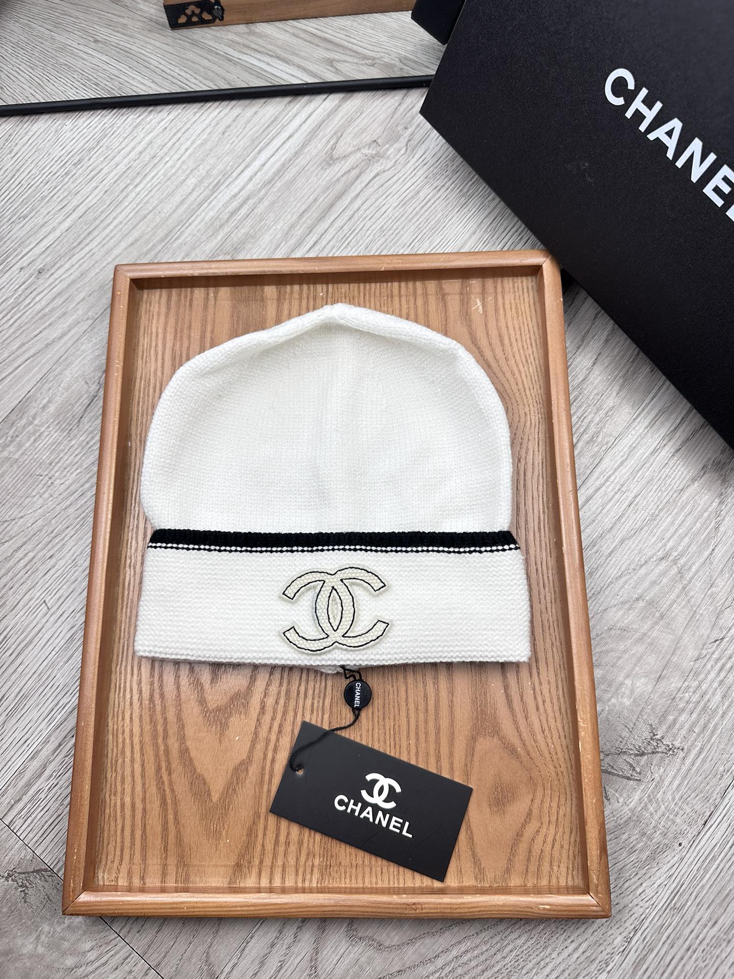 。C家。福利！！新款上架，特别实惠的一个系列帽子，面料：毛线。密度紧致！毛线针织面料手感舒适透气性好！款