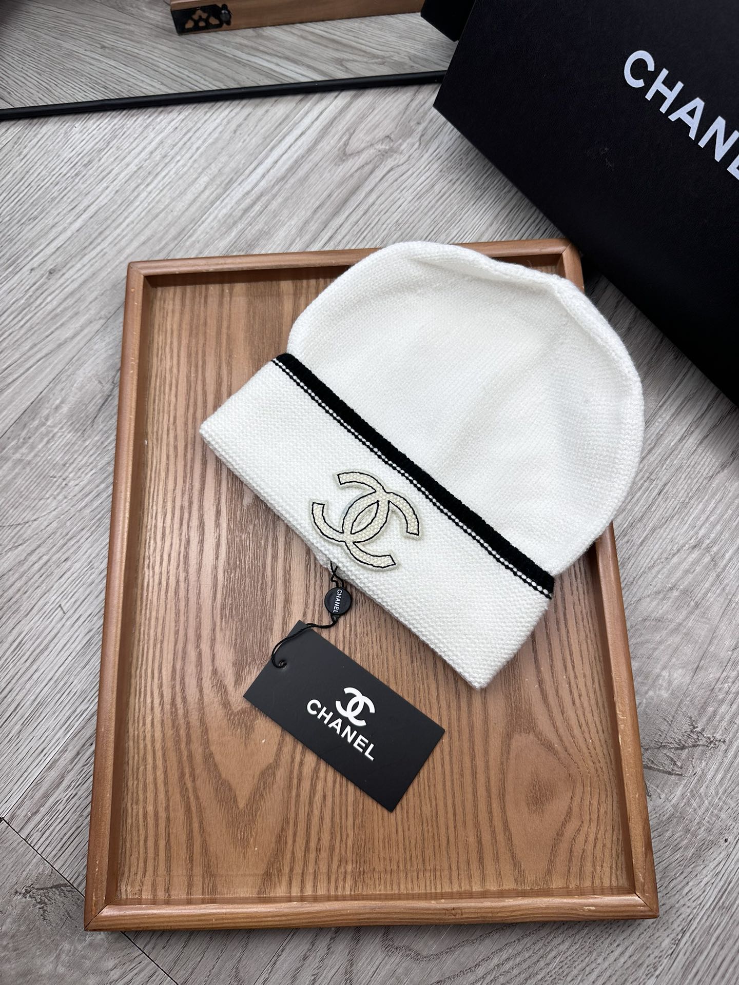 。C家。福利！！新款上架，特别实惠的一个系列帽子，面料：毛线。密度紧致！毛线针织面料手感舒适透气性好！款