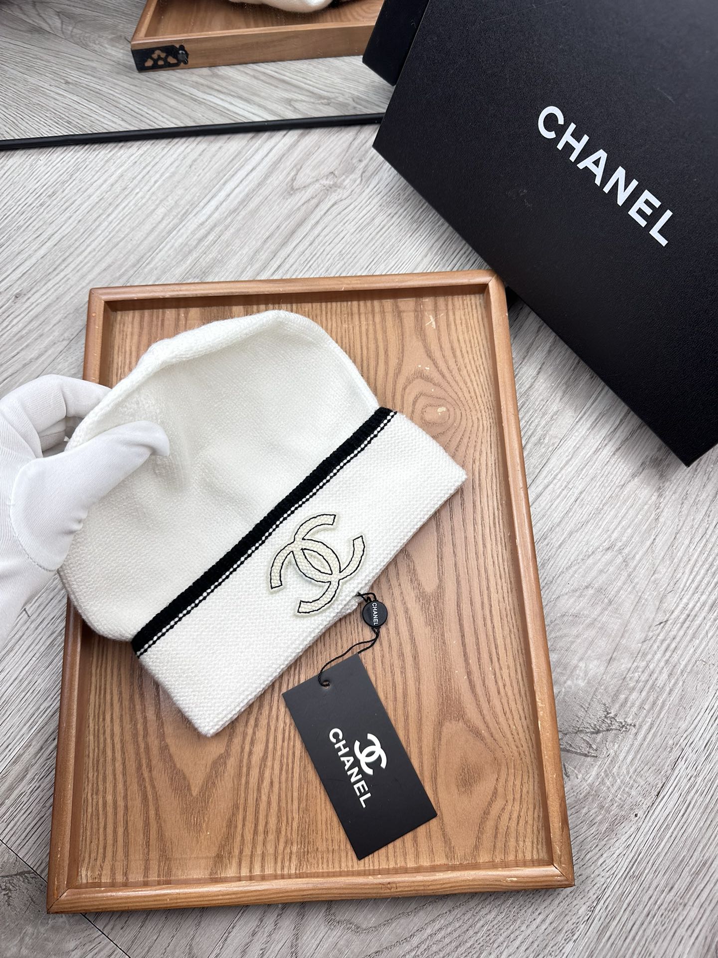 。C家。福利！！新款上架，特别实惠的一个系列帽子，面料：毛线。密度紧致！毛线针织面料手感舒适透气性好！款