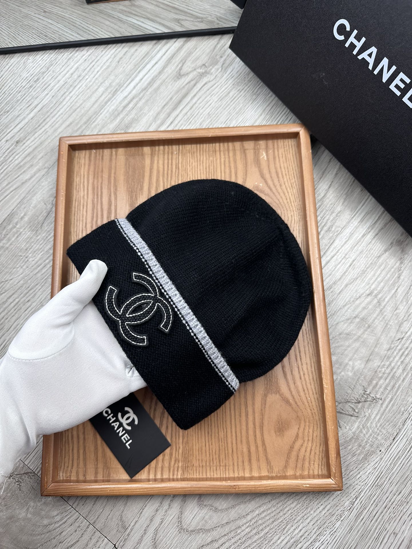 。C家。福利！！新款上架，特别实惠的一个系列帽子，面料：毛线。密度紧致！毛线针织面料手感舒适透气性好！款