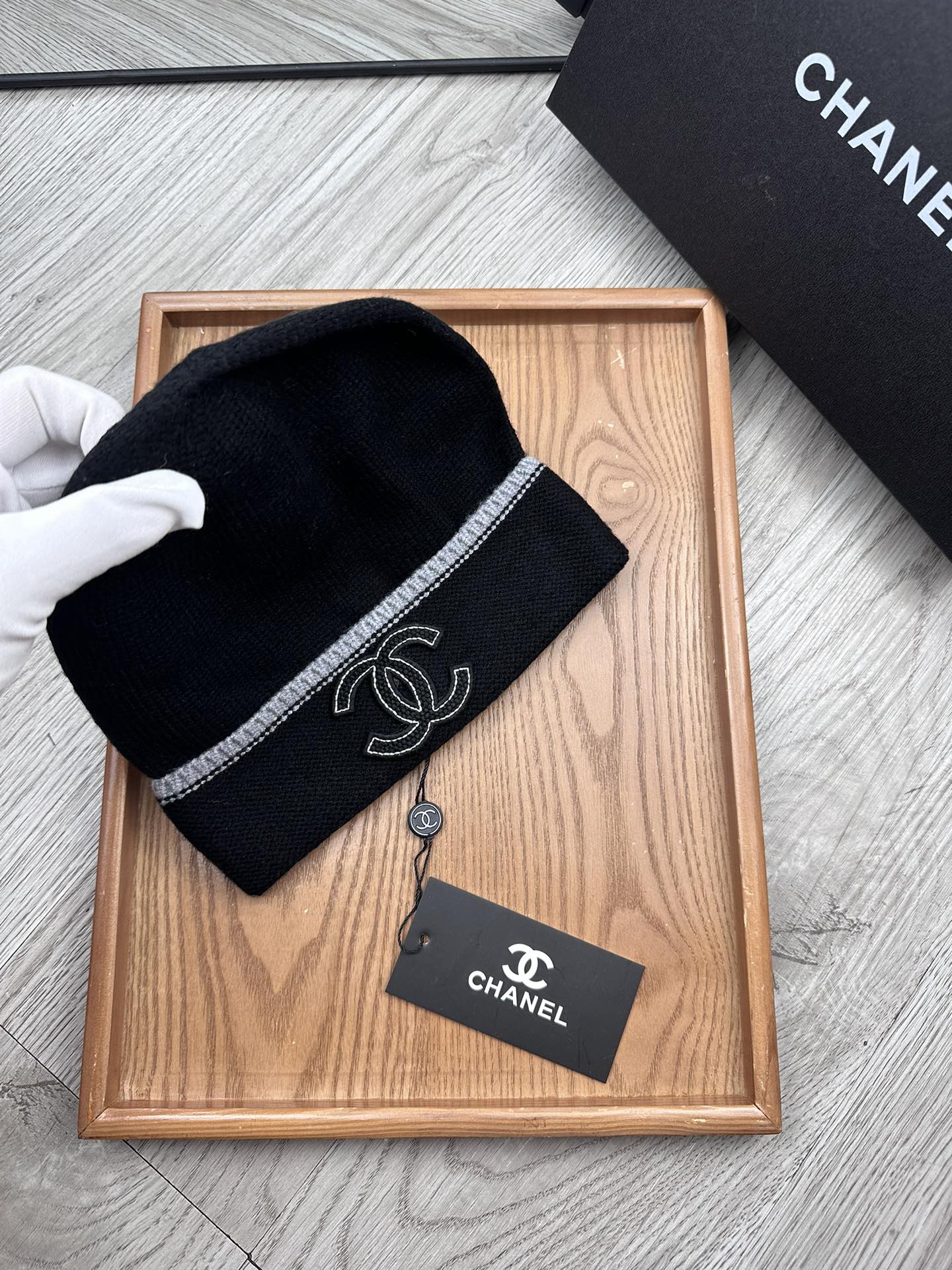 。C家。福利！！新款上架，特别实惠的一个系列帽子，面料：毛线。密度紧致！毛线针织面料手感舒适透气性好！款