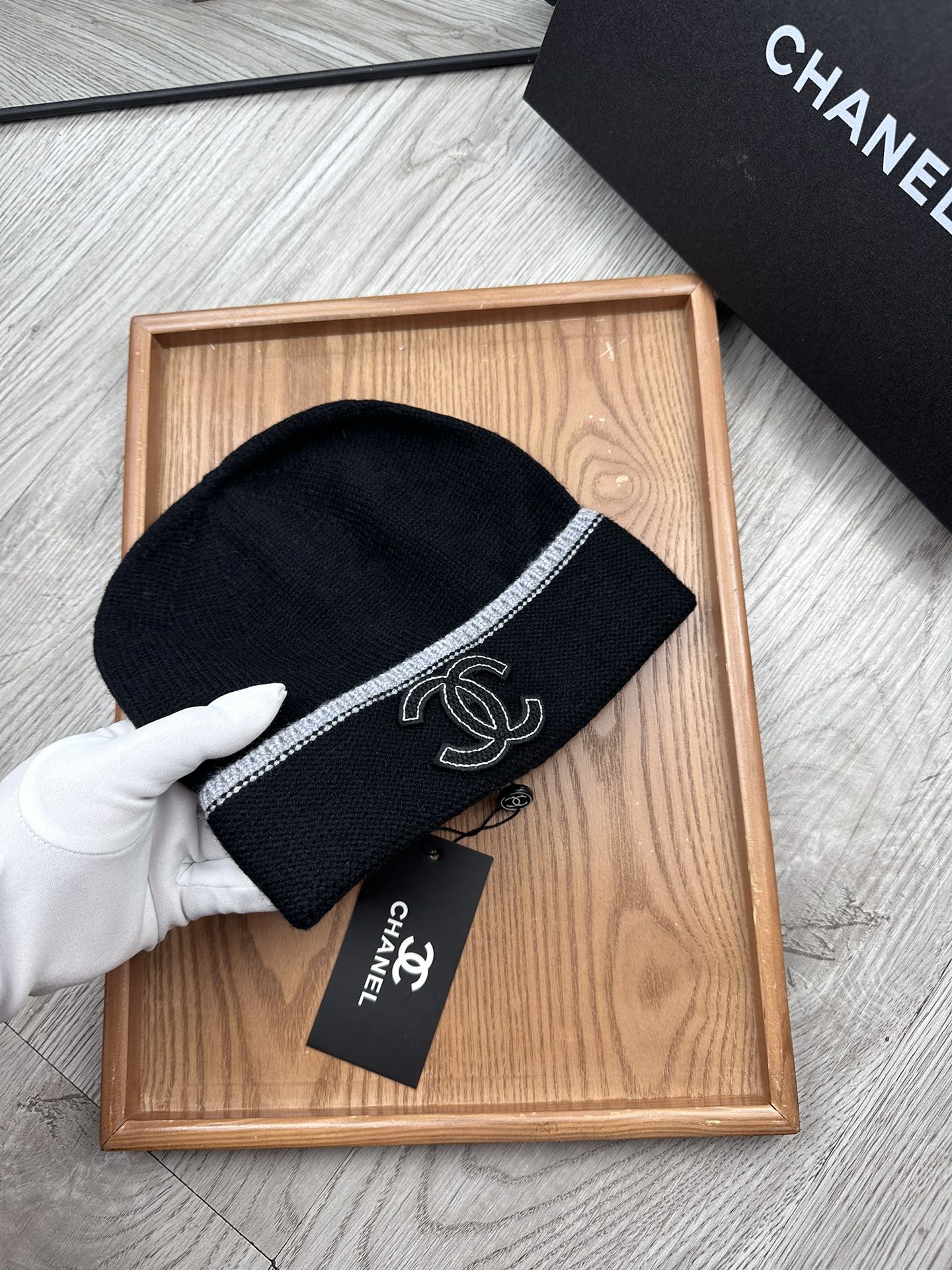 。C家。福利！！新款上架，特别实惠的一个系列帽子，面料：毛线。密度紧致！毛线针织面料手感舒适透气性好！款