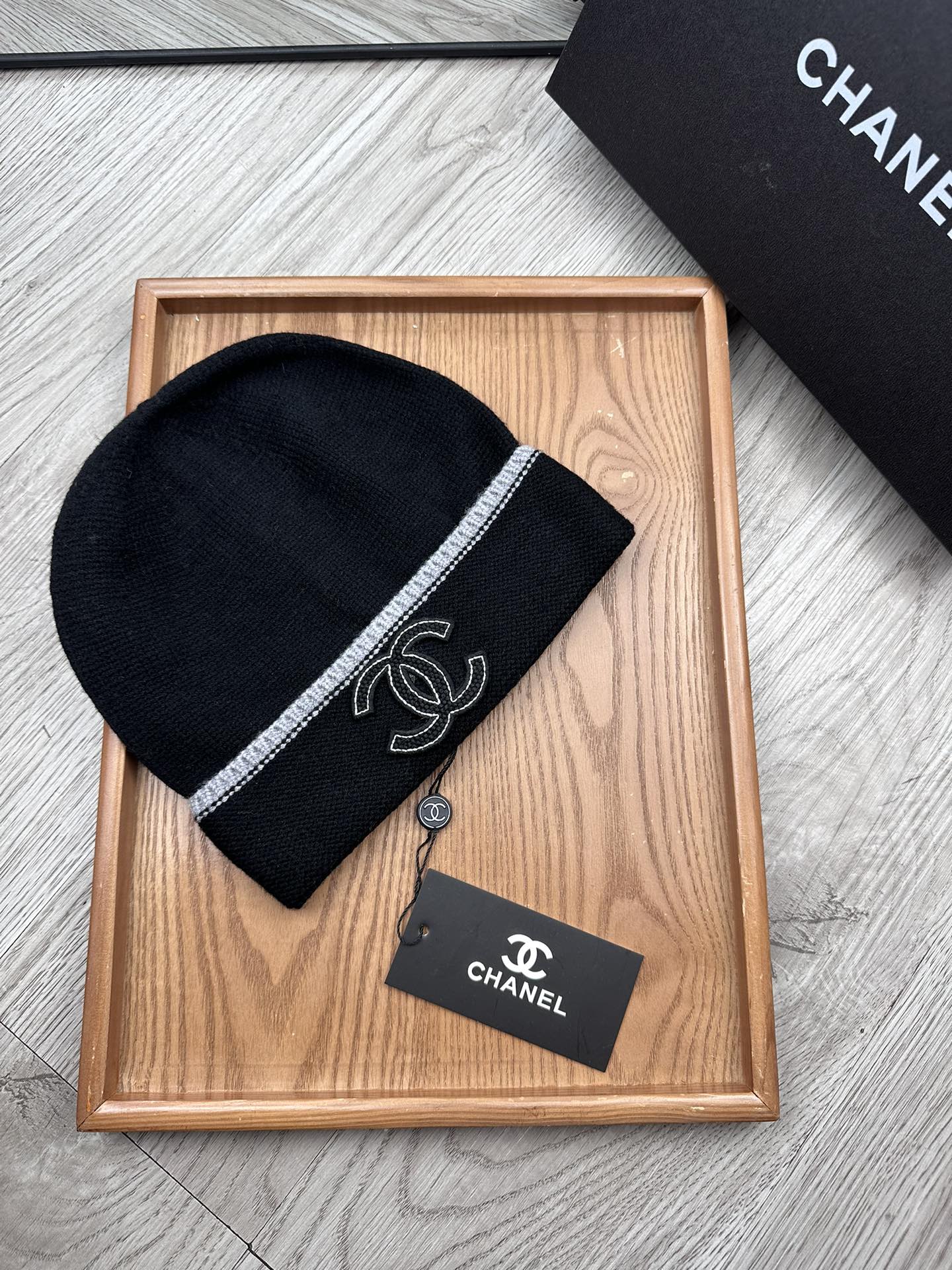 。C家。福利！！新款上架，特别实惠的一个系列帽子，面料：毛线。密度紧致！毛线针织面料手感舒适透气性好！款