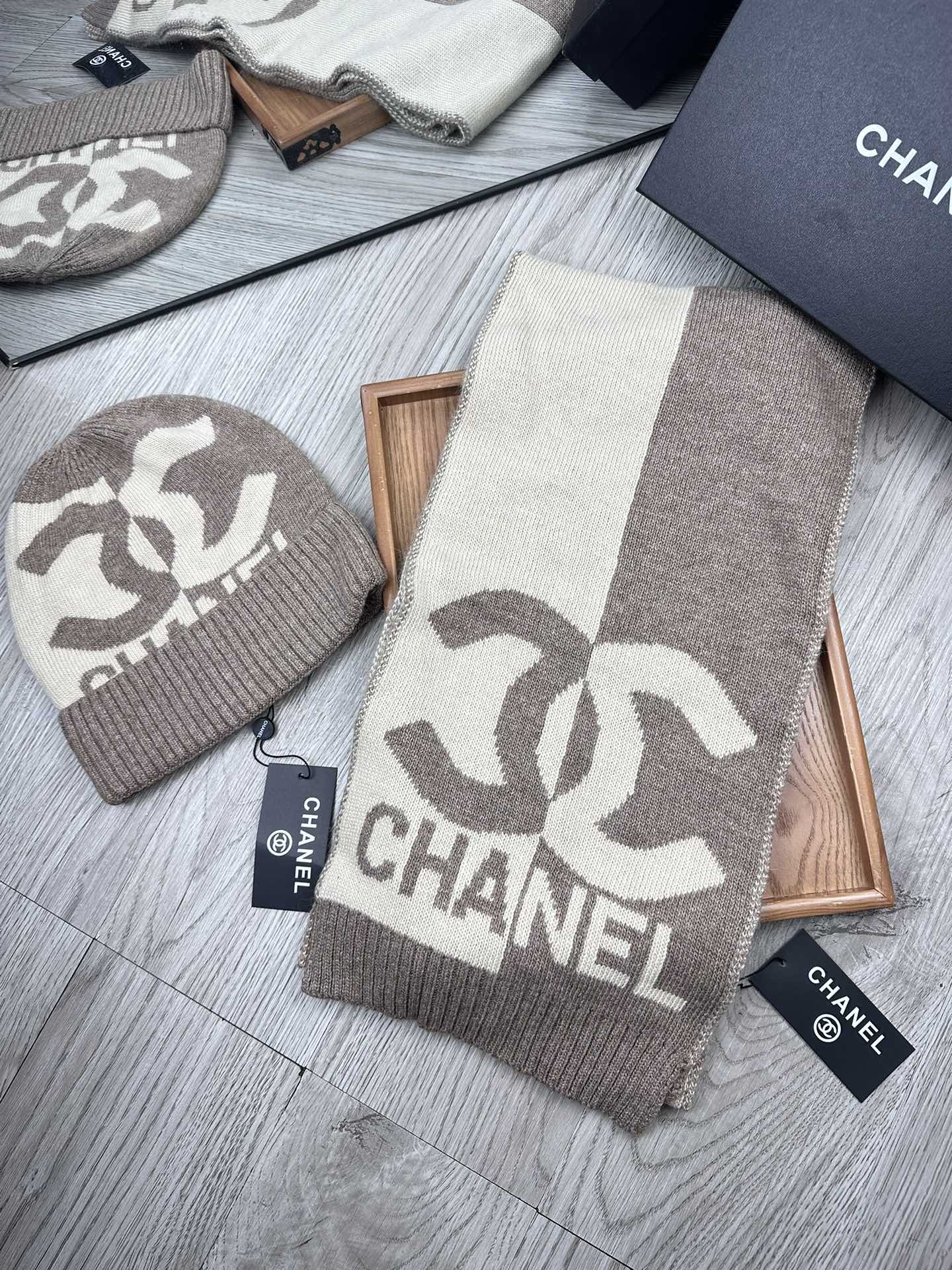 🌹。C家。【两件套-羊毛套装帽子】经典套装帽子！帽子➕围巾！70%羊毛+30%兔毛。暖暖哒超级舒服～冬日小姐姐减龄神器哦