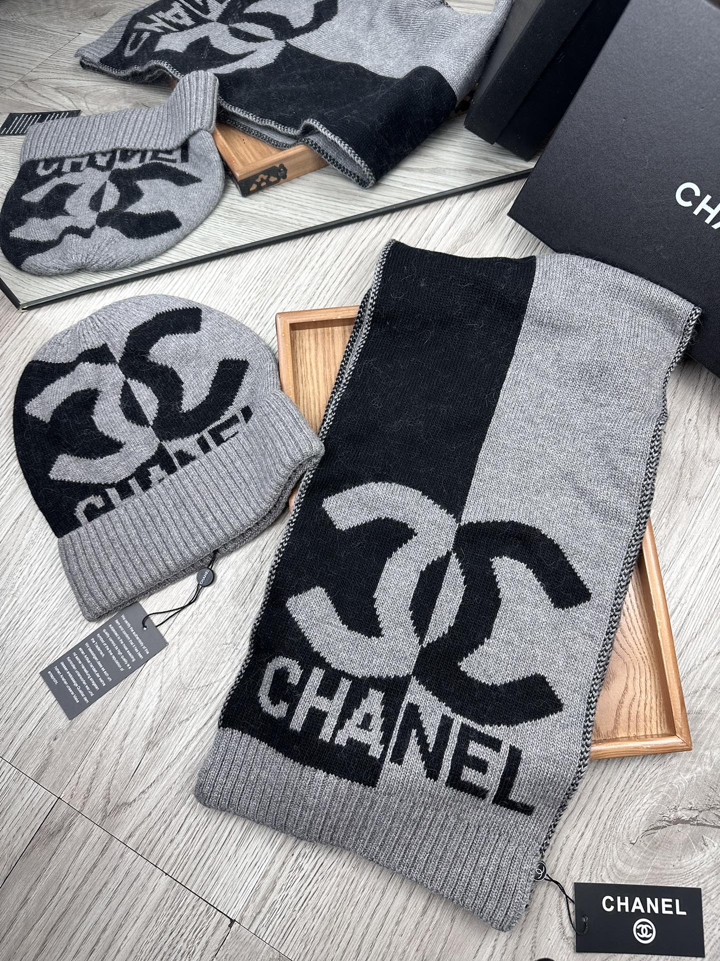 🌹。C家。【两件套-羊毛套装帽子】经典套装帽子！帽子➕围巾！70%羊毛+30%兔毛。暖暖哒超级舒服～冬日小姐姐减龄神器哦