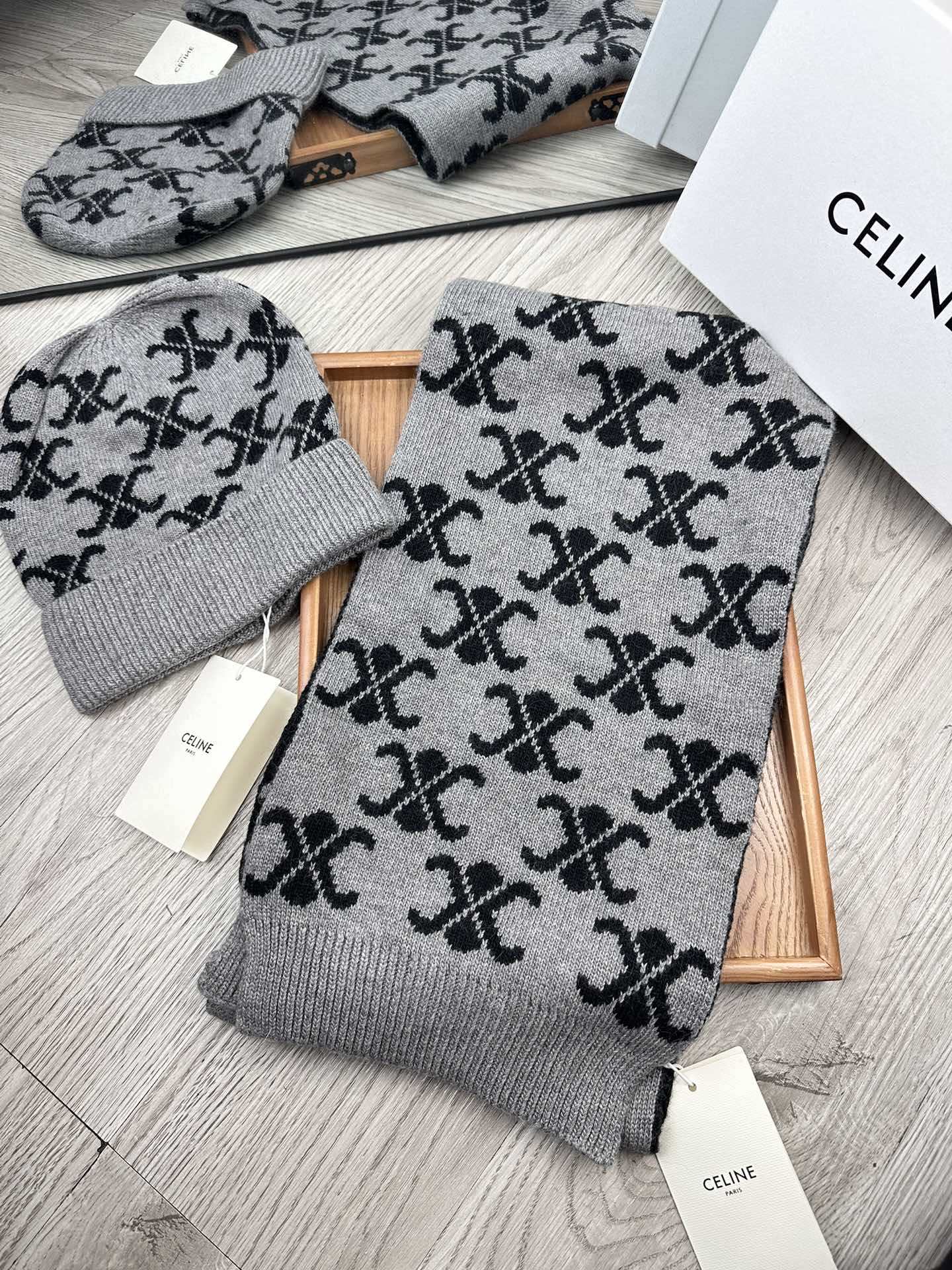 🌹。赛琳。【两件套-羊毛套装帽子】经典套装帽子！帽子➕围巾！70%羊毛+30%兔毛。暖暖哒超级舒服～冬日小姐姐减龄神器哦