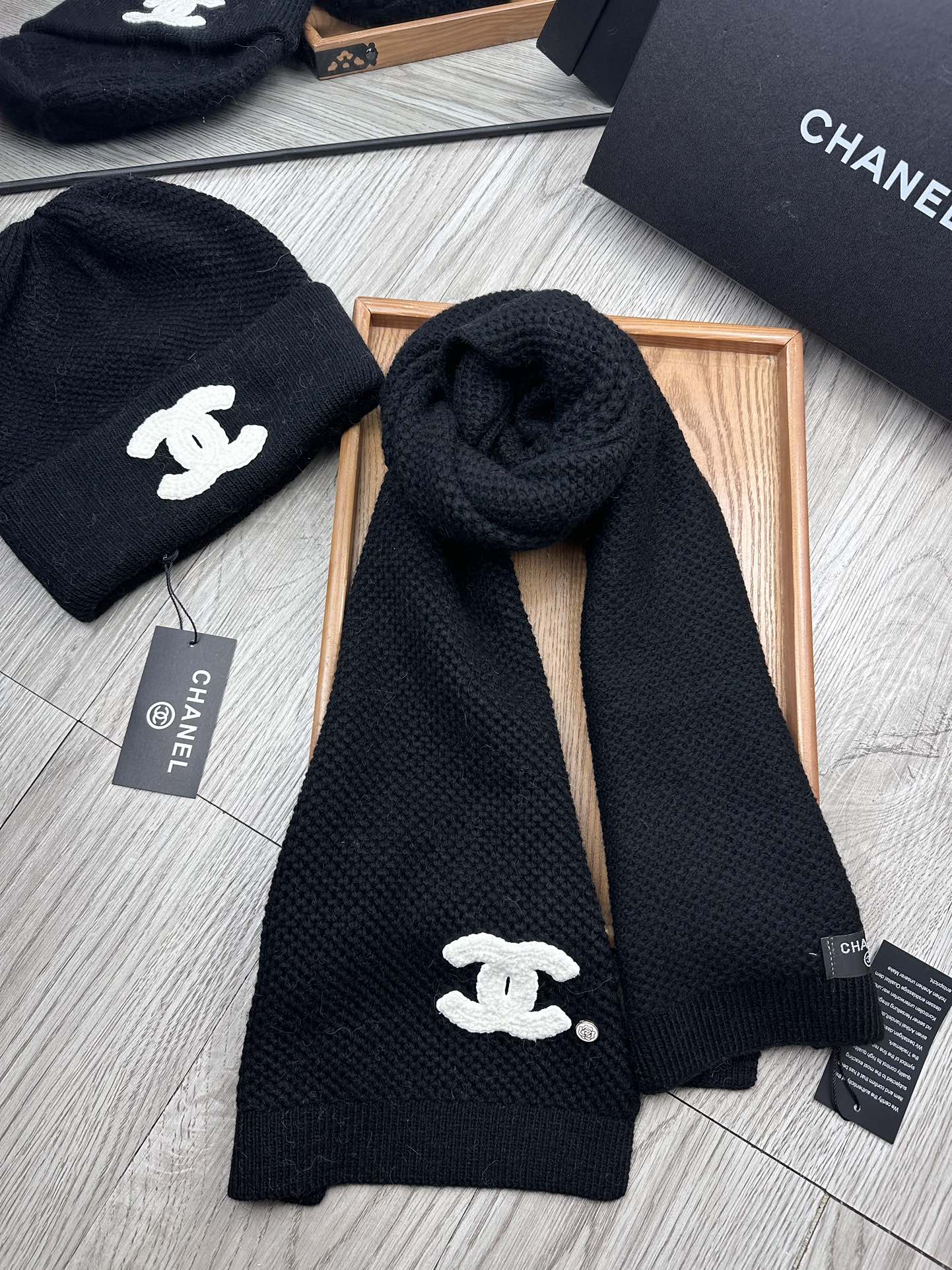 🌹。C家。【两件套-羊毛套装帽子】经典套装帽子！帽子➕围巾！70%羊毛+30%兔毛。暖暖哒超级舒服～冬日小姐姐减龄神器哦