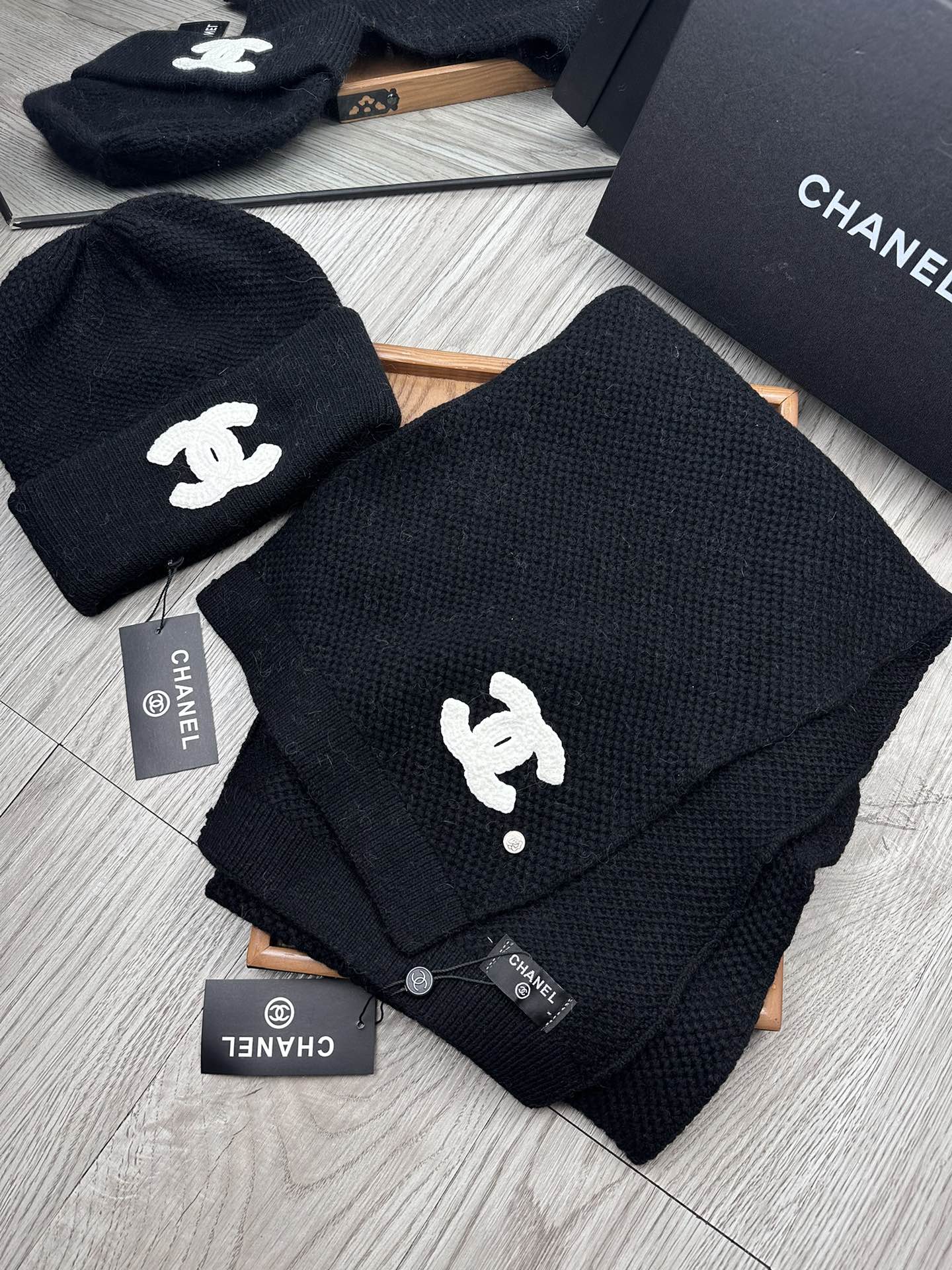 🌹。C家。【两件套-羊毛套装帽子】经典套装帽子！帽子➕围巾！70%羊毛+30%兔毛。暖暖哒超级舒服～冬日小姐姐减龄神器哦