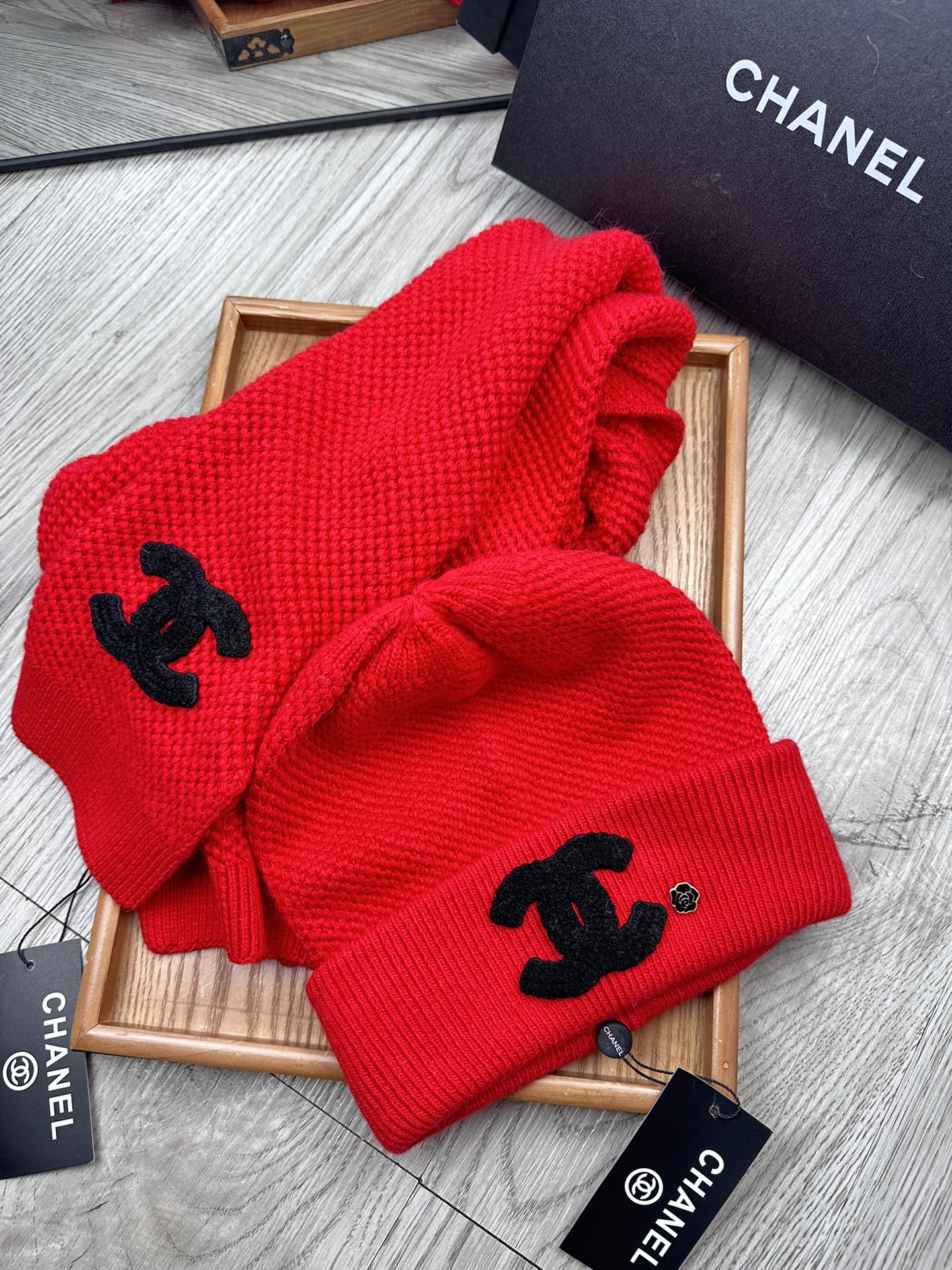 🌹。C家。【两件套-羊毛套装帽子】经典套装帽子！帽子➕围巾！70%羊毛+30%兔毛。暖暖哒超级舒服～冬日小姐姐减龄神器哦
