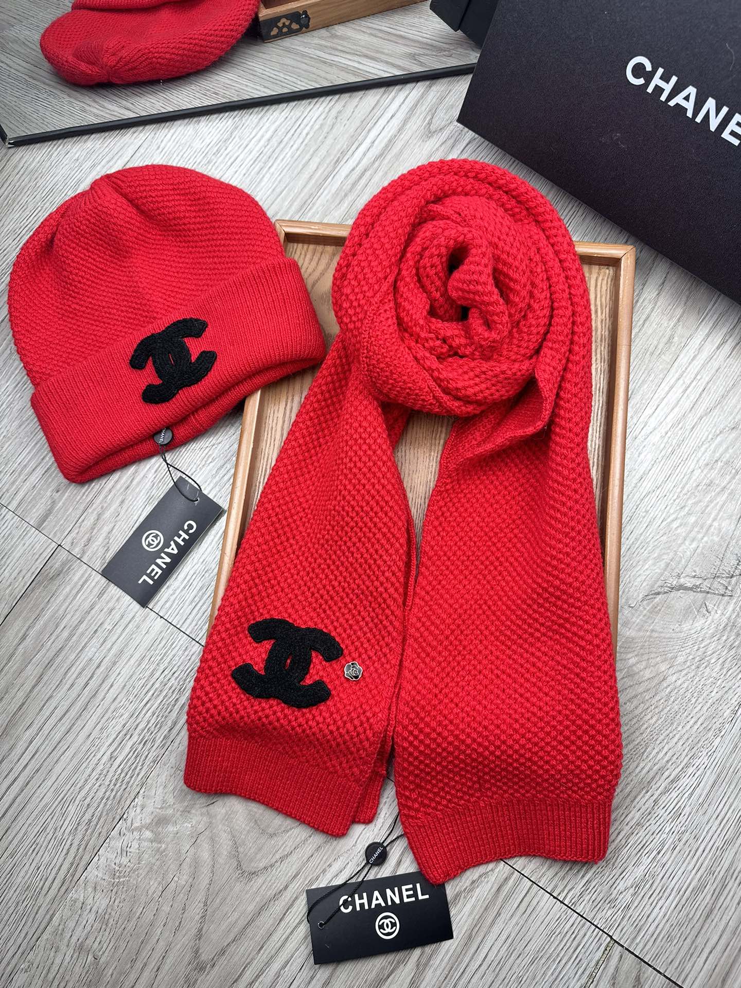 🌹。C家。【两件套-羊毛套装帽子】经典套装帽子！帽子➕围巾！70%羊毛+30%兔毛。暖暖哒超级舒服～冬日小姐姐减龄神器哦
