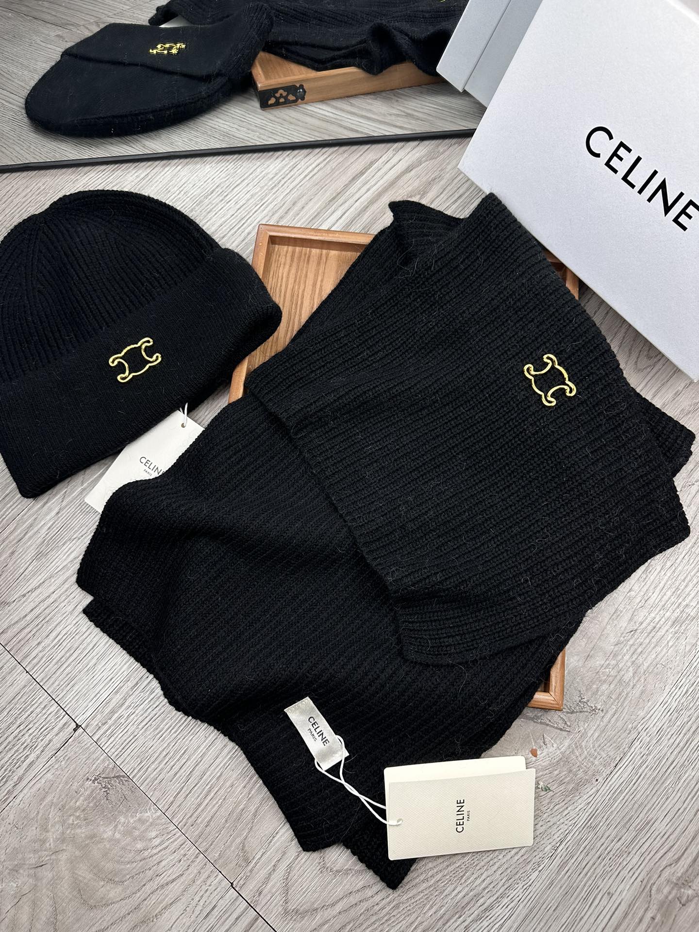 🌹。赛琳。【两件套-羊毛套装帽子】经典套装帽子！帽子➕围巾！70%羊毛+30%兔毛。暖暖哒超级舒服～冬日小姐姐减龄神器哦