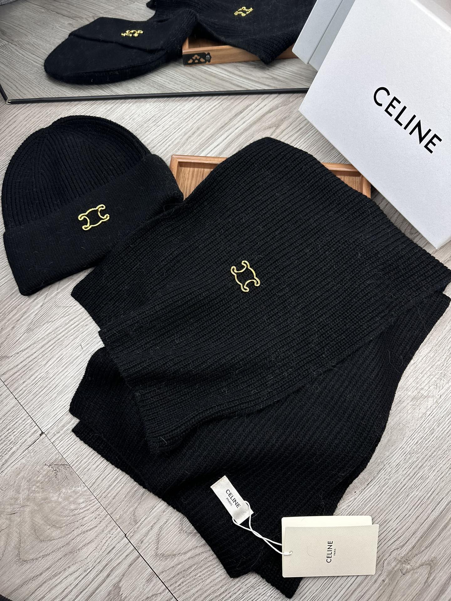 🌹。赛琳。【两件套-羊毛套装帽子】经典套装帽子！帽子➕围巾！70%羊毛+30%兔毛。暖暖哒超级舒服～冬日小姐姐减龄神器哦
