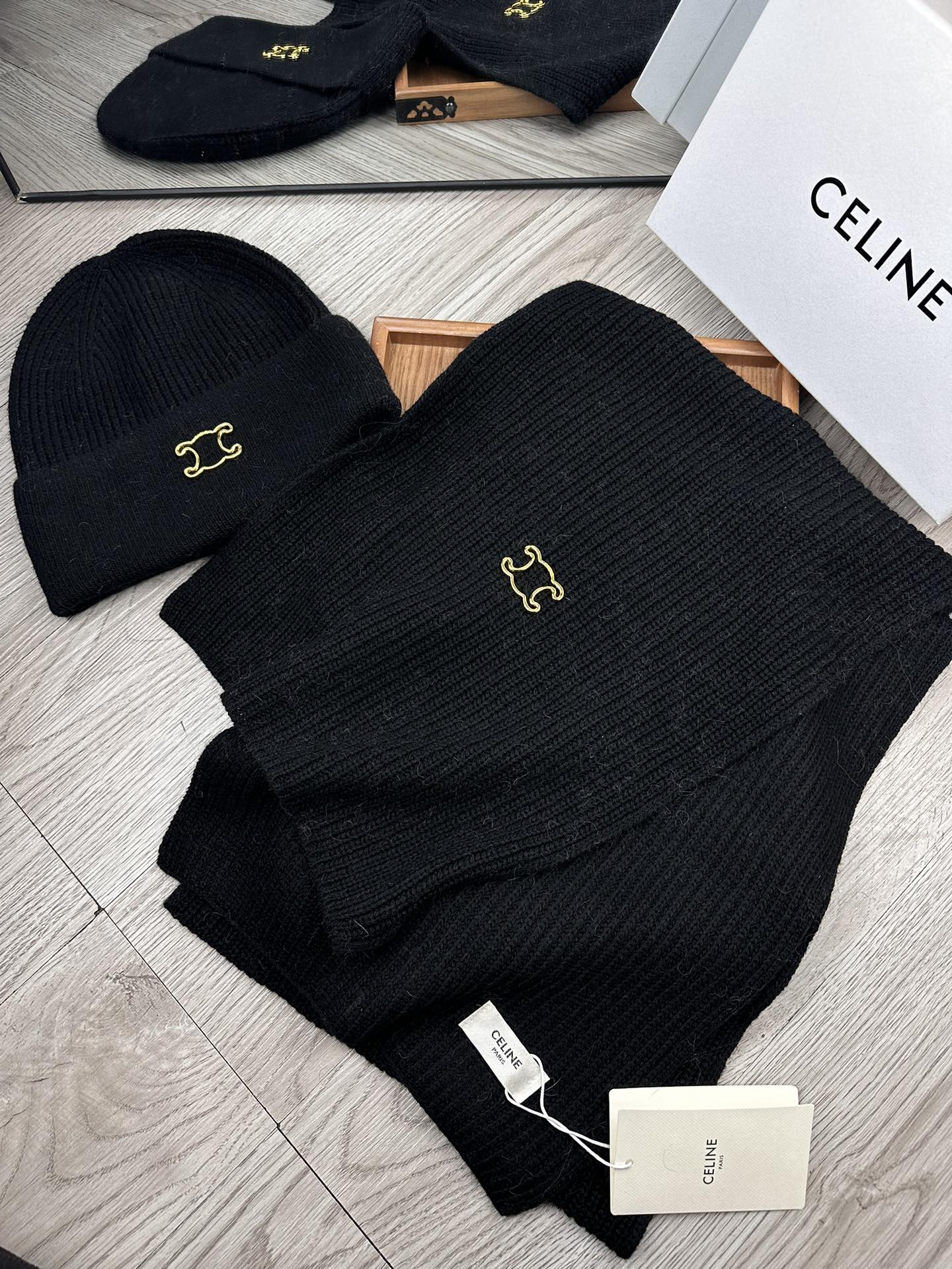 🌹。赛琳。【两件套-羊毛套装帽子】经典套装帽子！帽子➕围巾！70%羊毛+30%兔毛。暖暖哒超级舒服～冬日小姐姐减龄神器哦