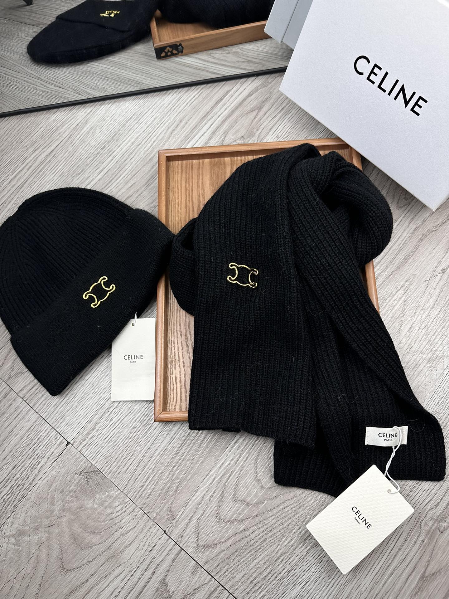 🌹。赛琳。【两件套-羊毛套装帽子】经典套装帽子！帽子➕围巾！70%羊毛+30%兔毛。暖暖哒超级舒服～冬日小姐姐减龄神器哦