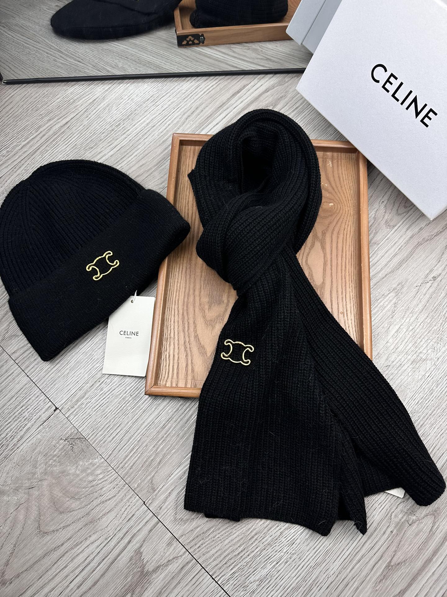 🌹。赛琳。【两件套-羊毛套装帽子】经典套装帽子！帽子➕围巾！70%羊毛+30%兔毛。暖暖哒超级舒服～冬日小姐姐减龄神器哦