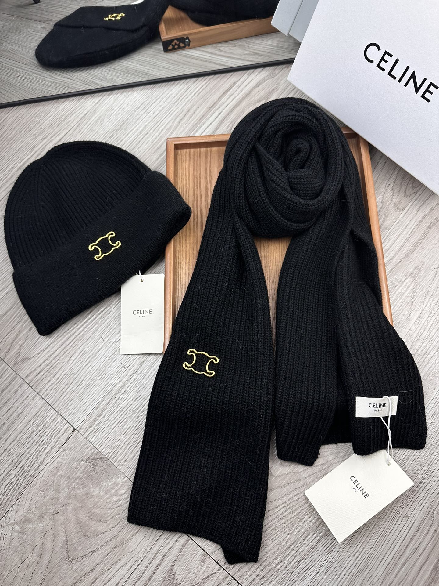 🌹。赛琳。【两件套-羊毛套装帽子】经典套装帽子！帽子➕围巾！70%羊毛+30%兔毛。暖暖哒超级舒服～冬日小姐姐减龄神器哦